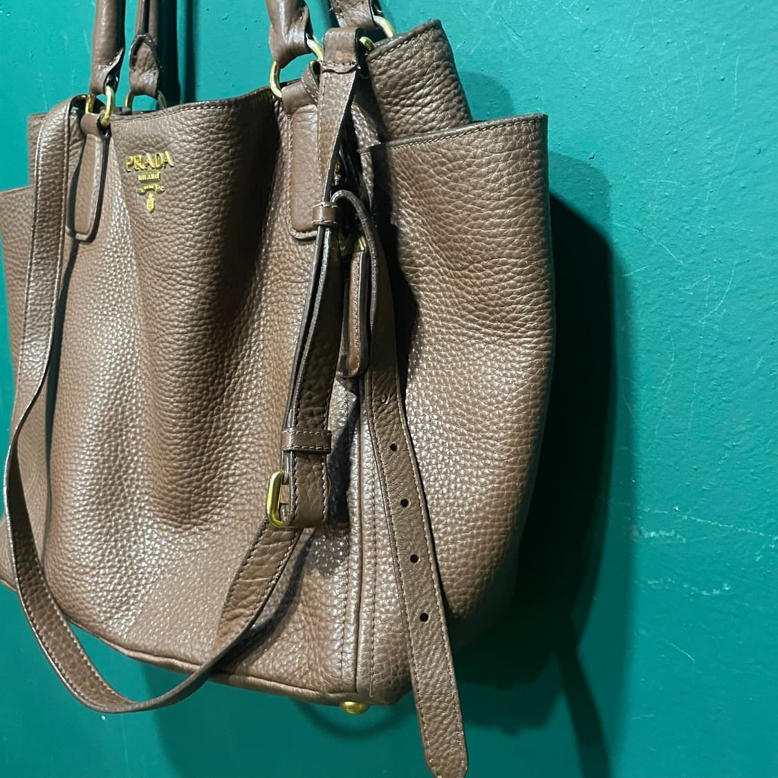 프라다 비텔로 가죽 숄더크로스백 상품이미지3