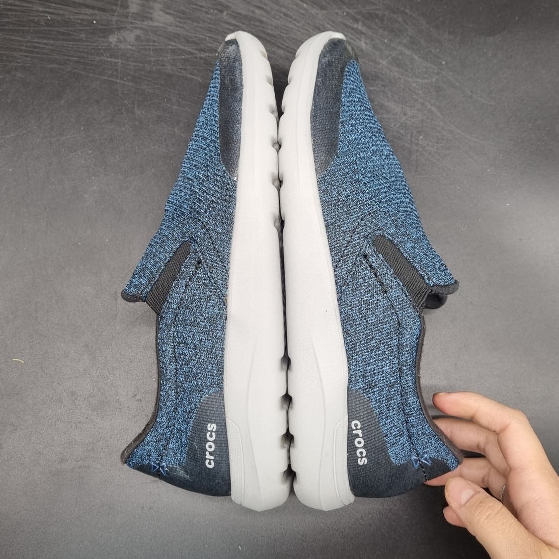 크록스 킨세일 남성슬립온250. 상품이미지5