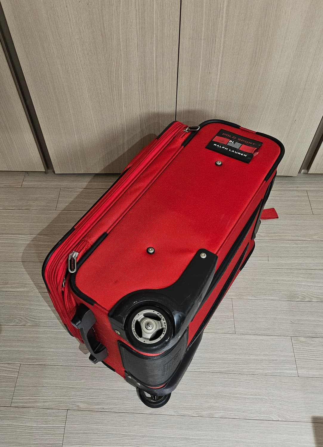 공항에서 눈에 띄는 레드랄프로렌 POLO SPORT 캐리어 55cm(37 상품이미지10