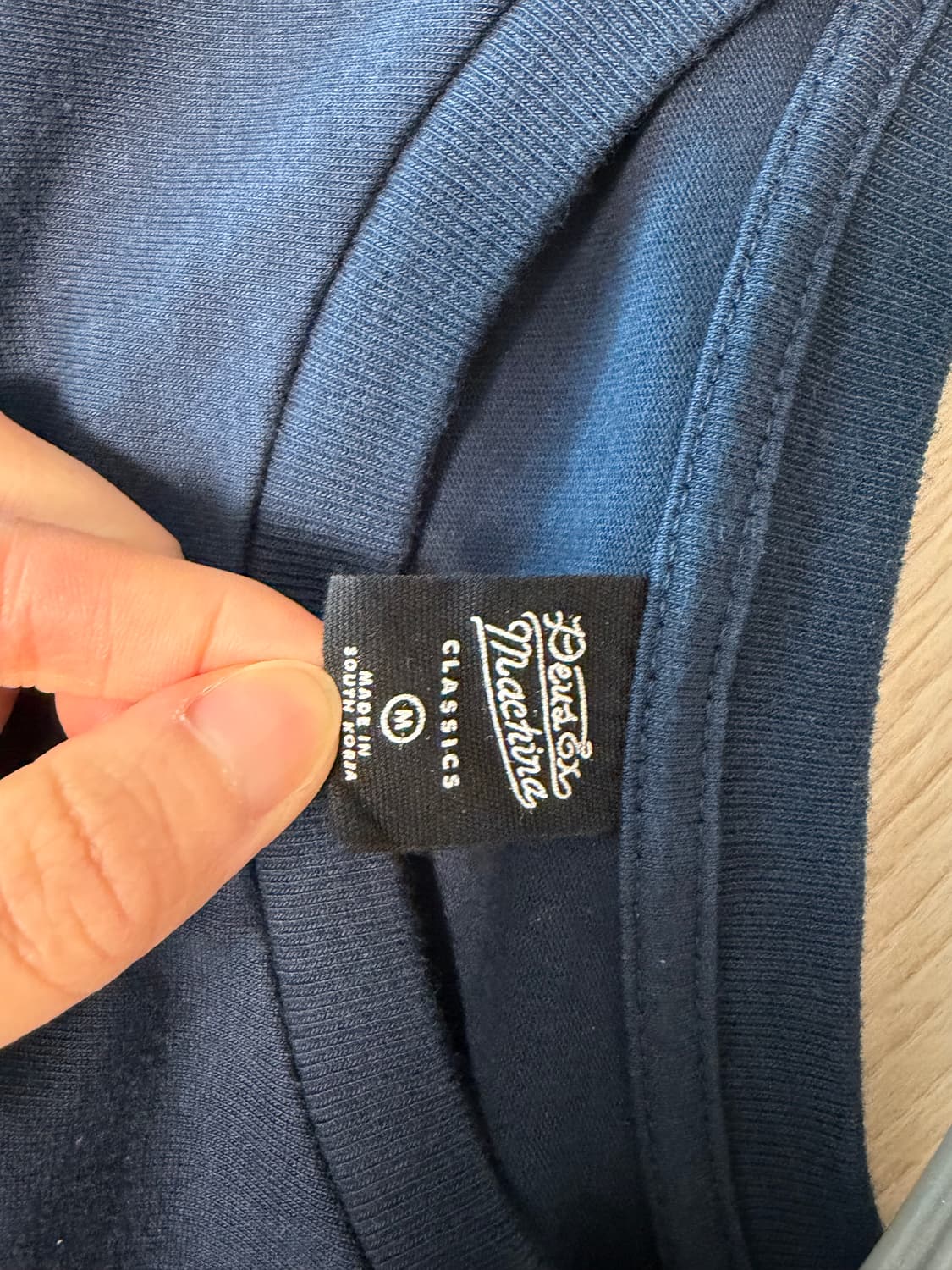 데우스 엑스 마키나 서울 어드레스 티셔츠 네이비 상품이미지3