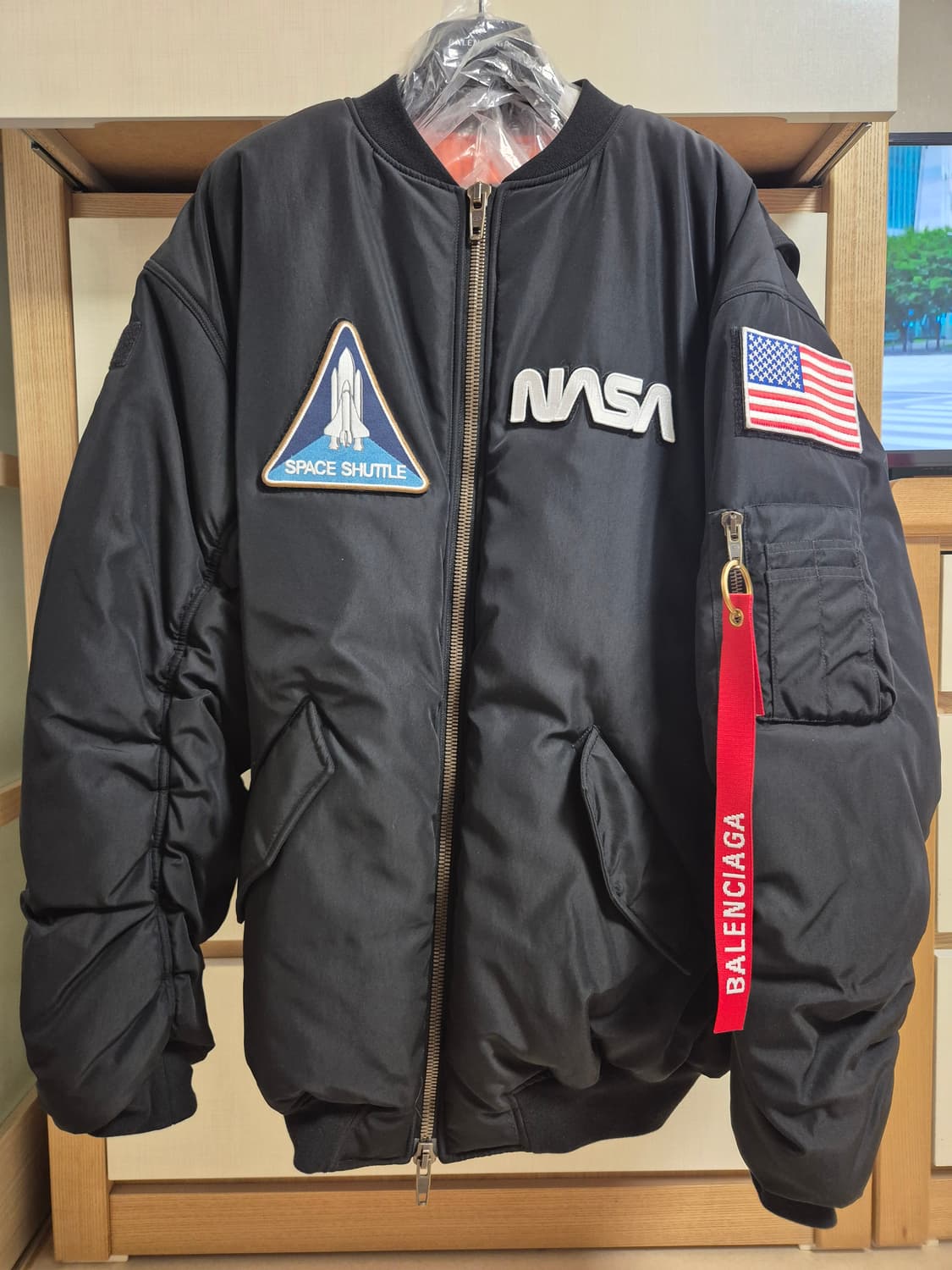 [46] 발렌시아가 나사 봄버 블랙 상품이미지1