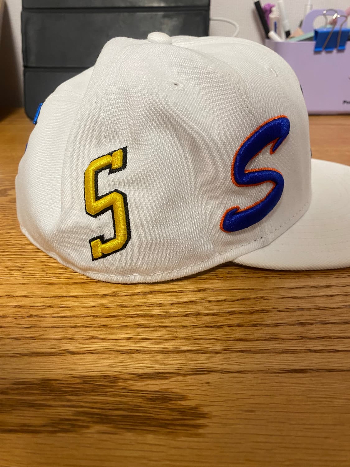 슈프림 멀티 S 로고 뉴에라 화이트 - 25SS 상품이미지2