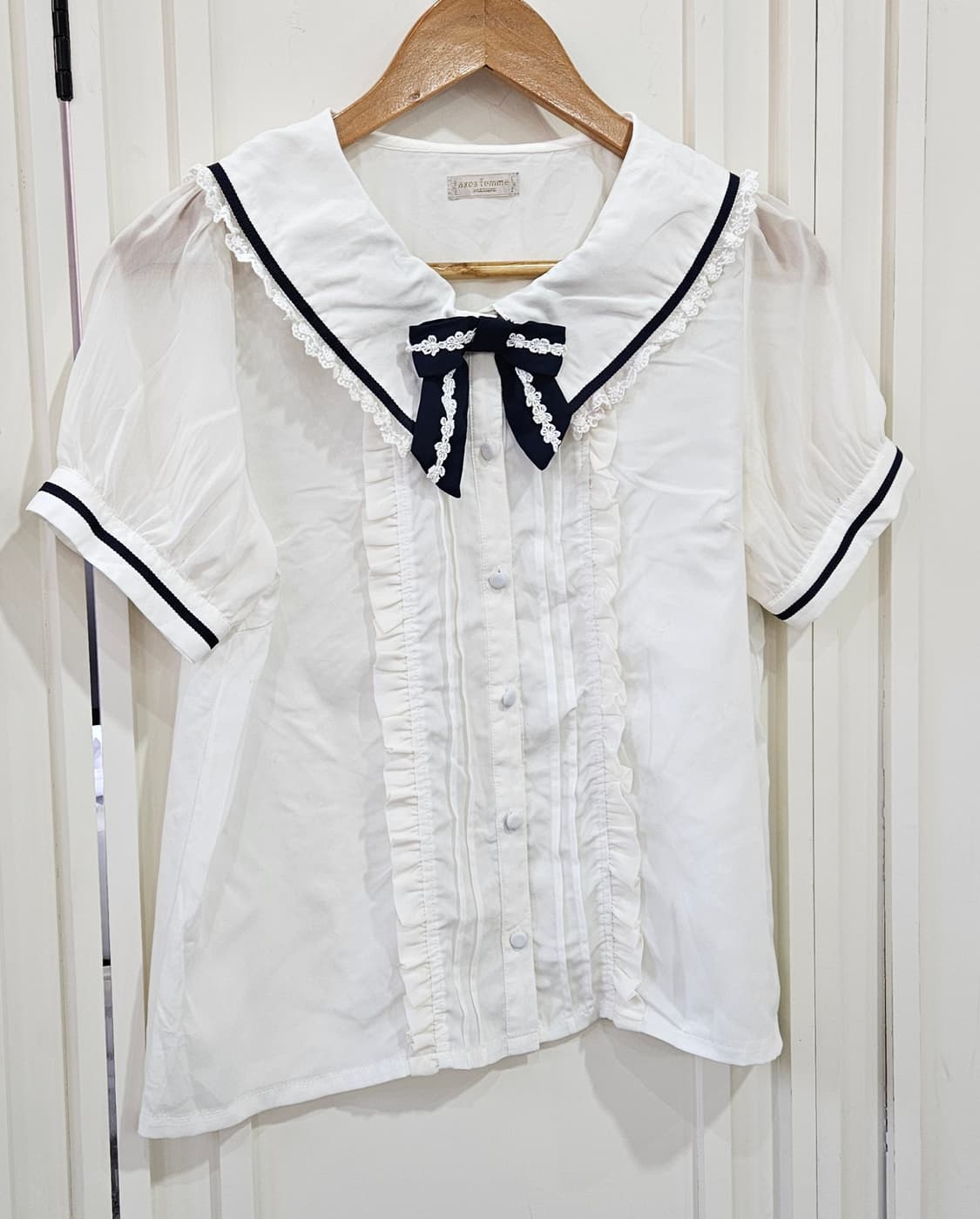 (Axes Femme Poetique)세일러카라 리본 프릴 블라우스 상품이미지2