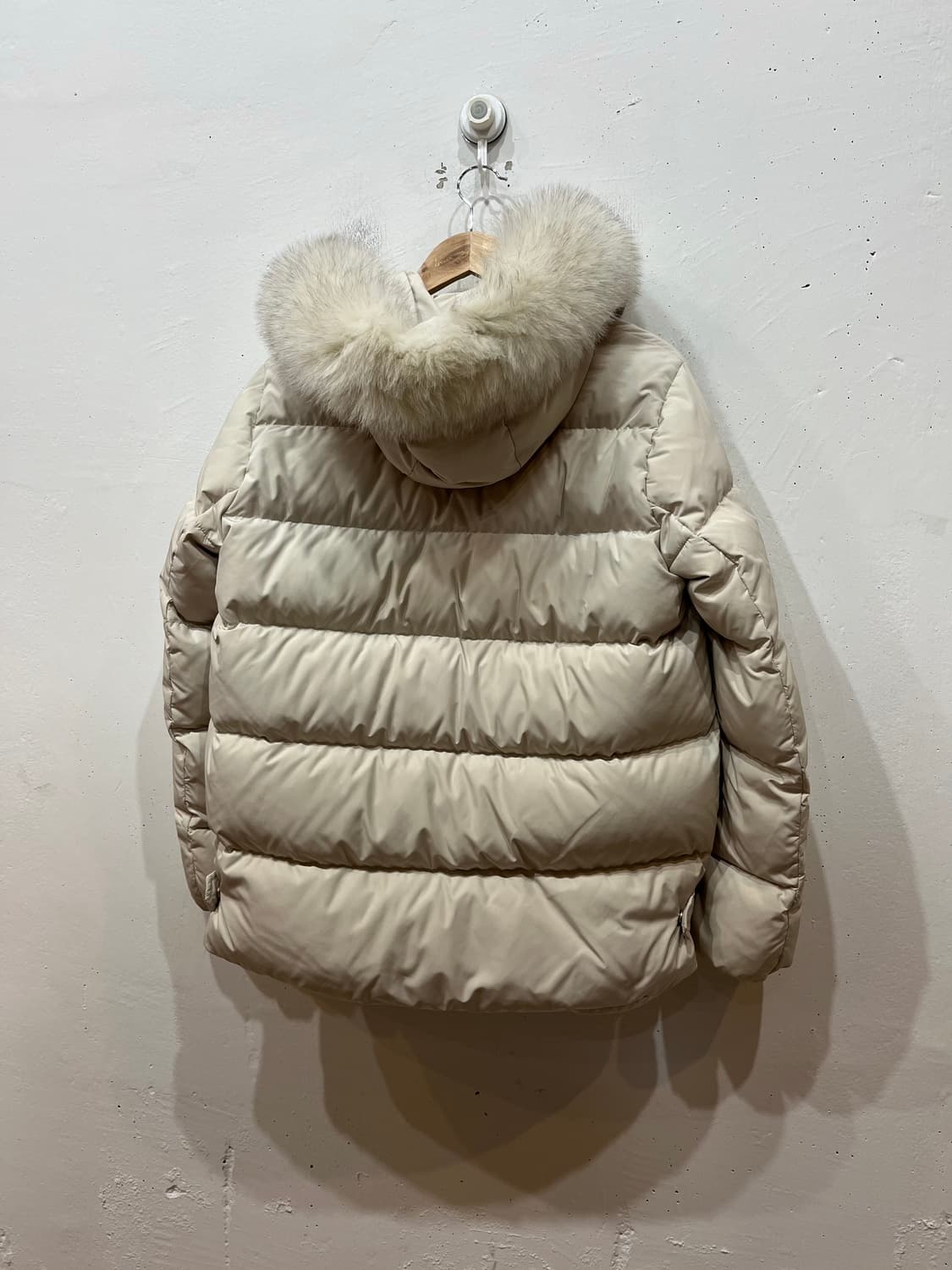 온앤온 구스다운 사가 폭스퍼 패딩 상품이미지2