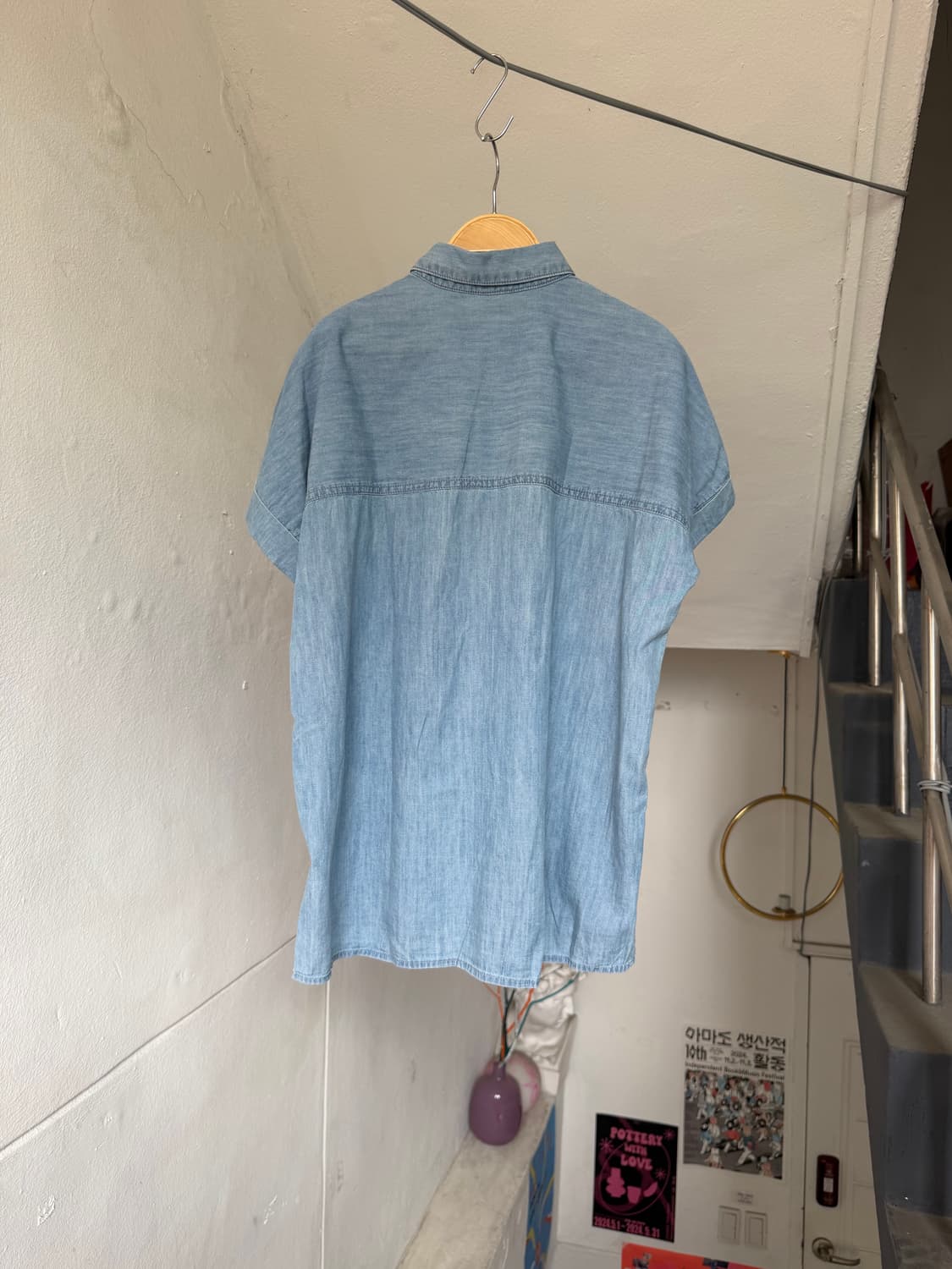 워싱 데님 롤업 반팔 셔츠 상품이미지5