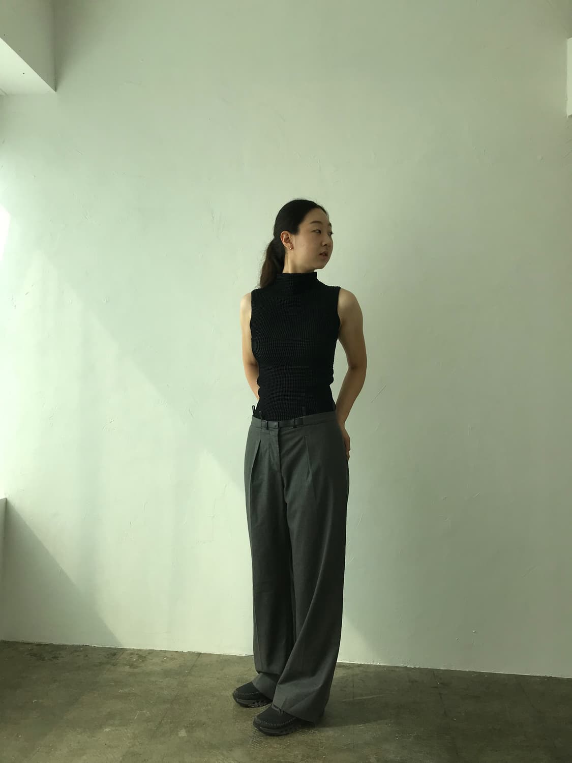 플리츠 터틀넥 슬리브리스  상품이미지3