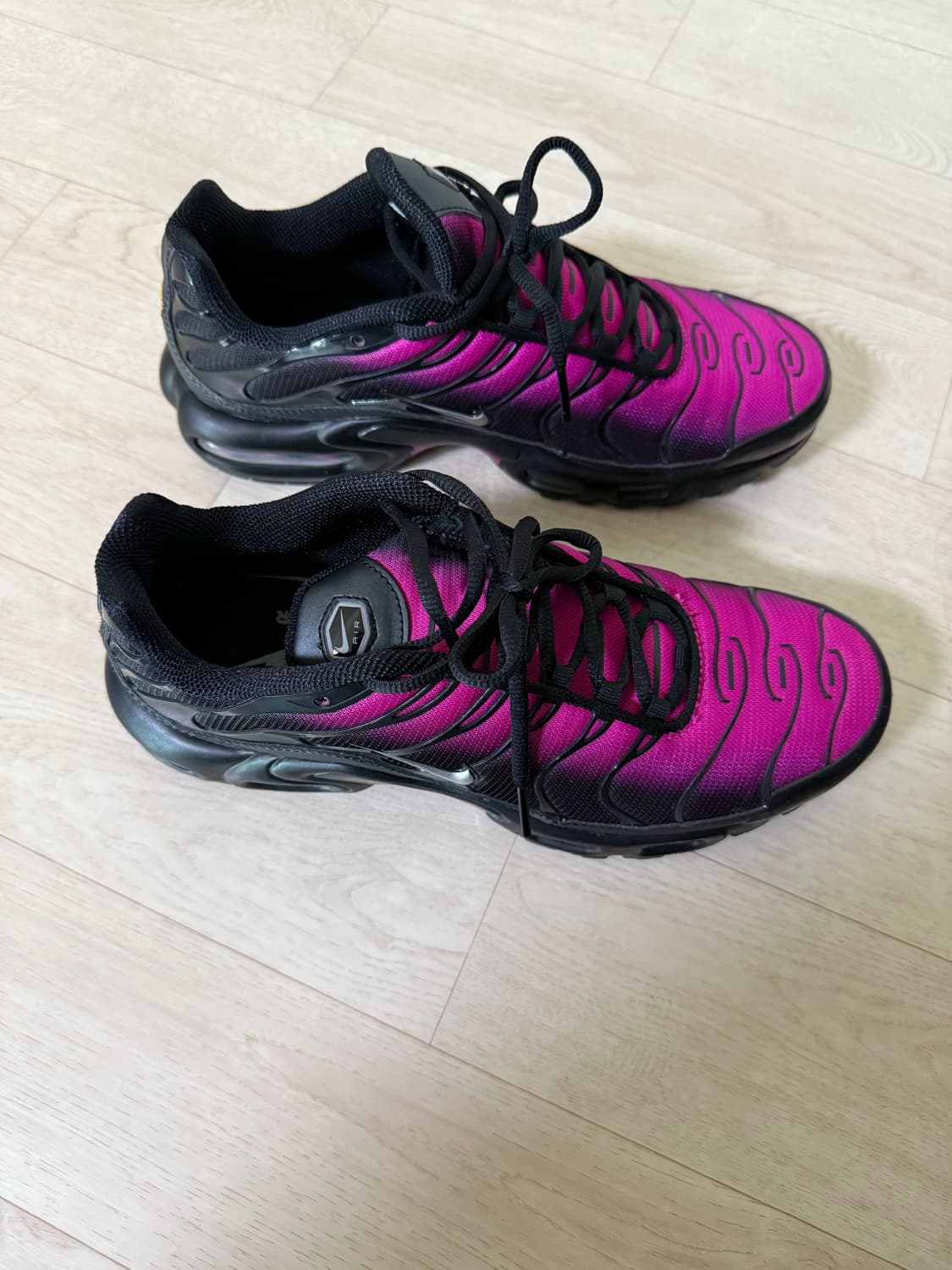 나이키 에어맥스 플러스 블랙 메탈릭 실버 상품이미지5