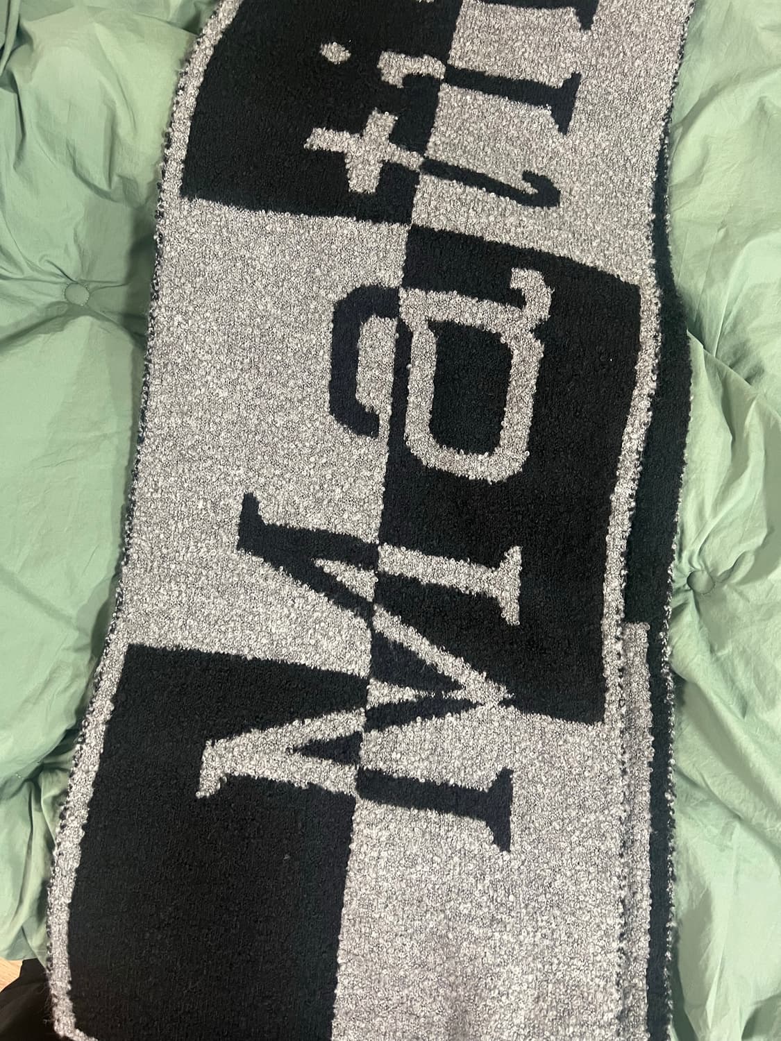 마뗑킴 체크보드 머플러  상품이미지1