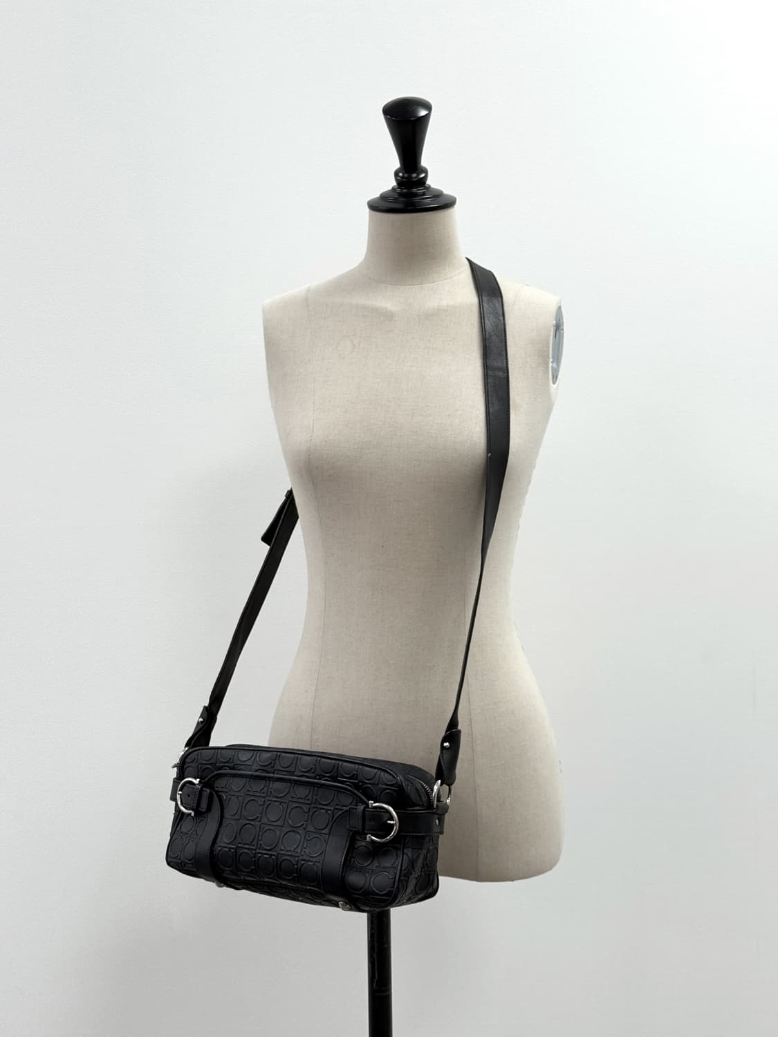 Ferragamo Gancin Crossbody Bag 상품이미지7