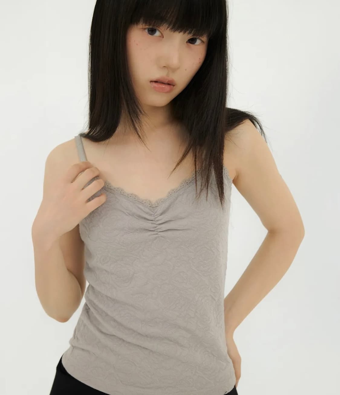 미레코 FLOWER EMBOSSED SLEEVELESS GREY 상품이미지1