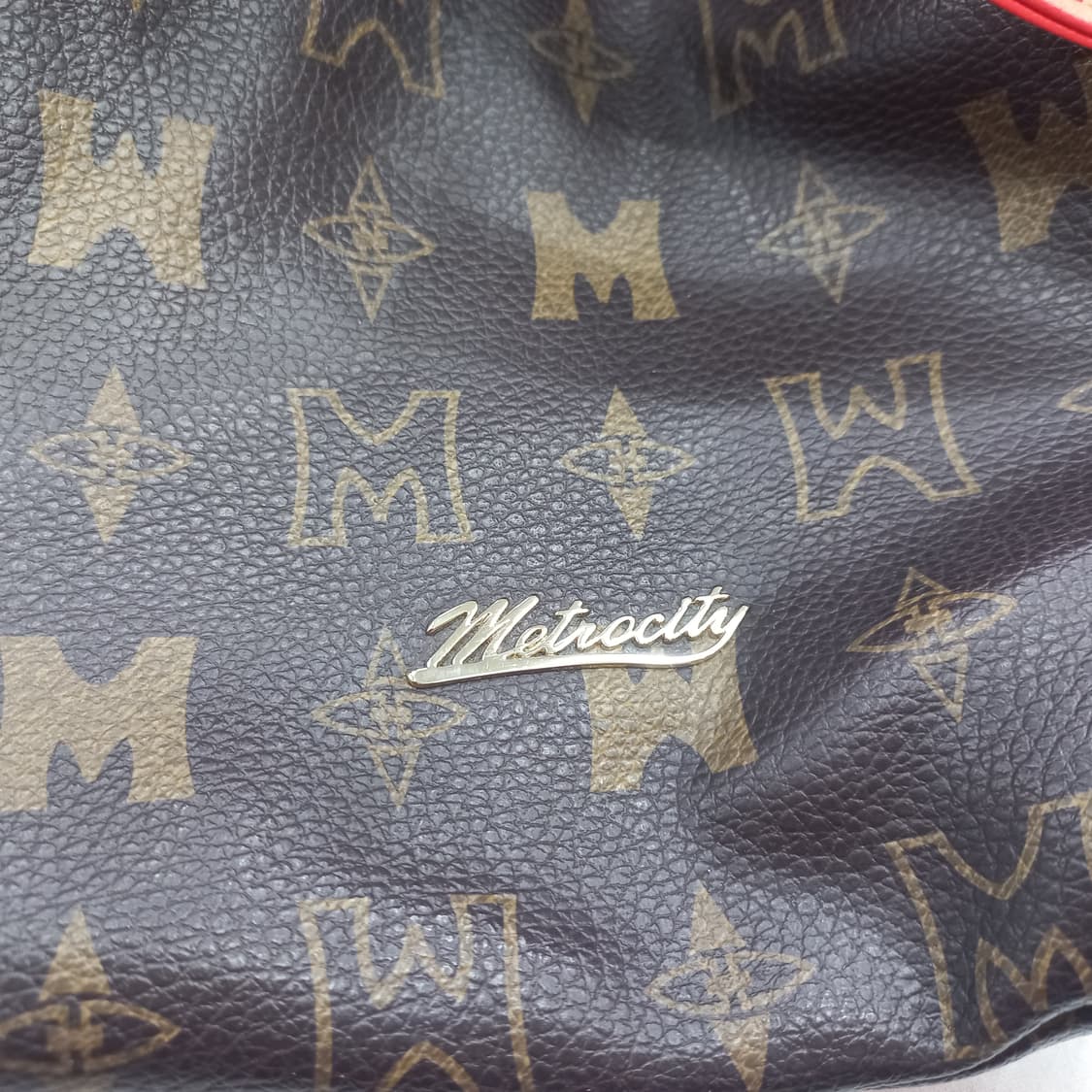 메트로시티 모노그램 숄더백 브라운 상품이미지5