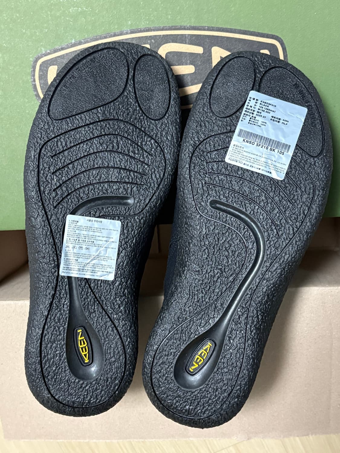 새상품 285) 킨 25FW 하우저2 슬립온 블랙 상품이미지3