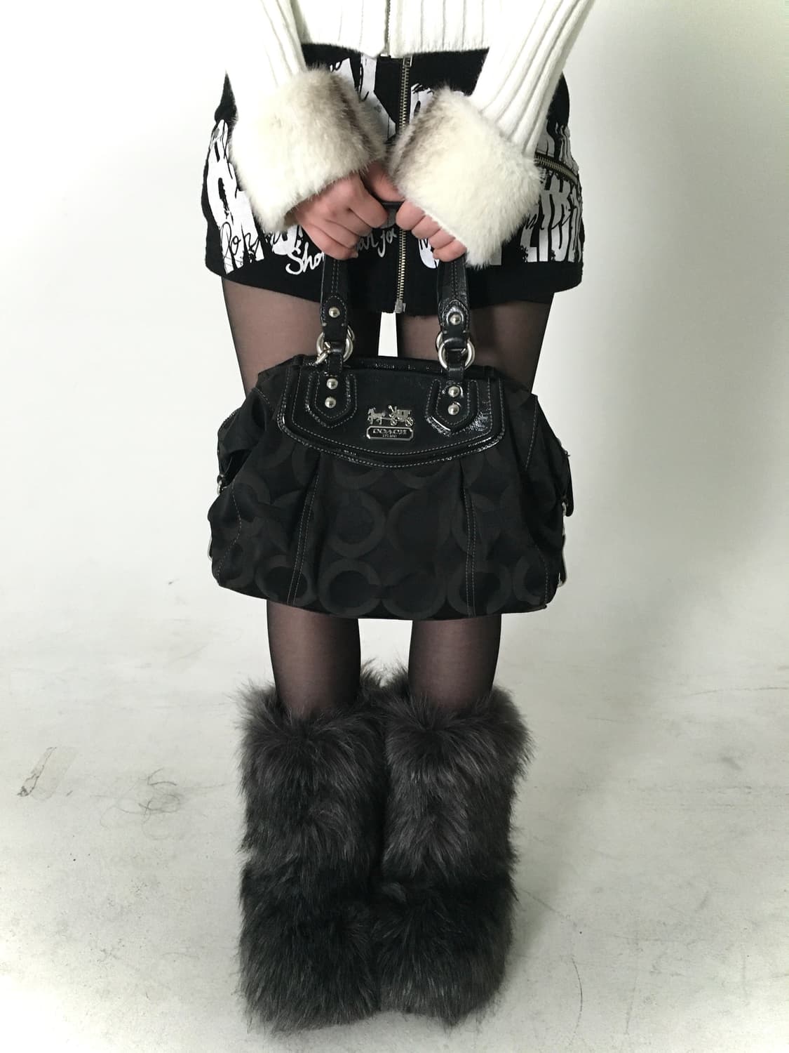 coach black mini bag w/ keyring 상품이미지4