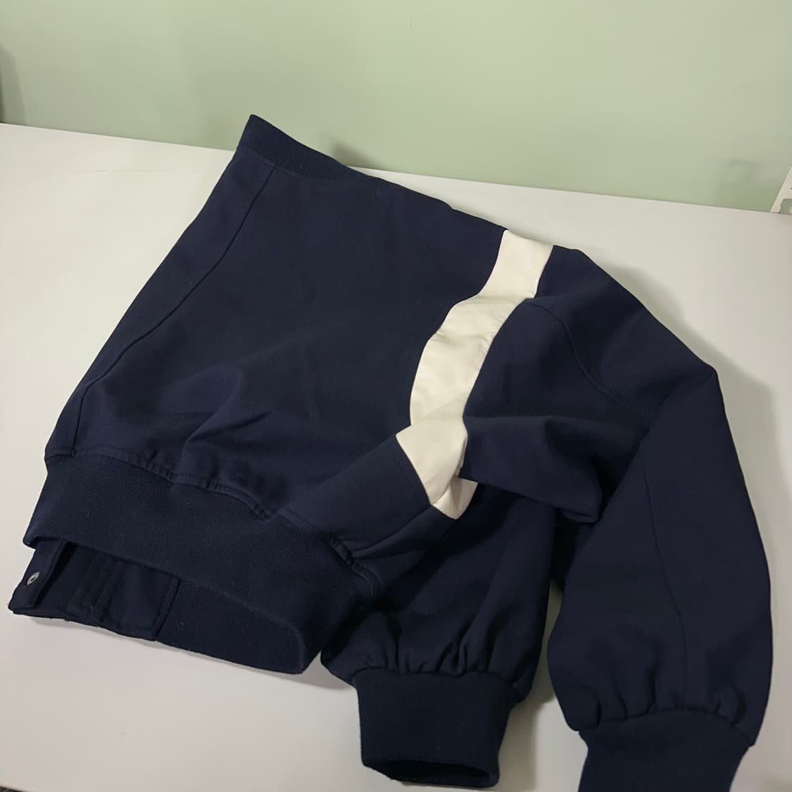 우먼S-M 벨리드 네이비 레더배색 크롭 바시티자켓 상품이미지4