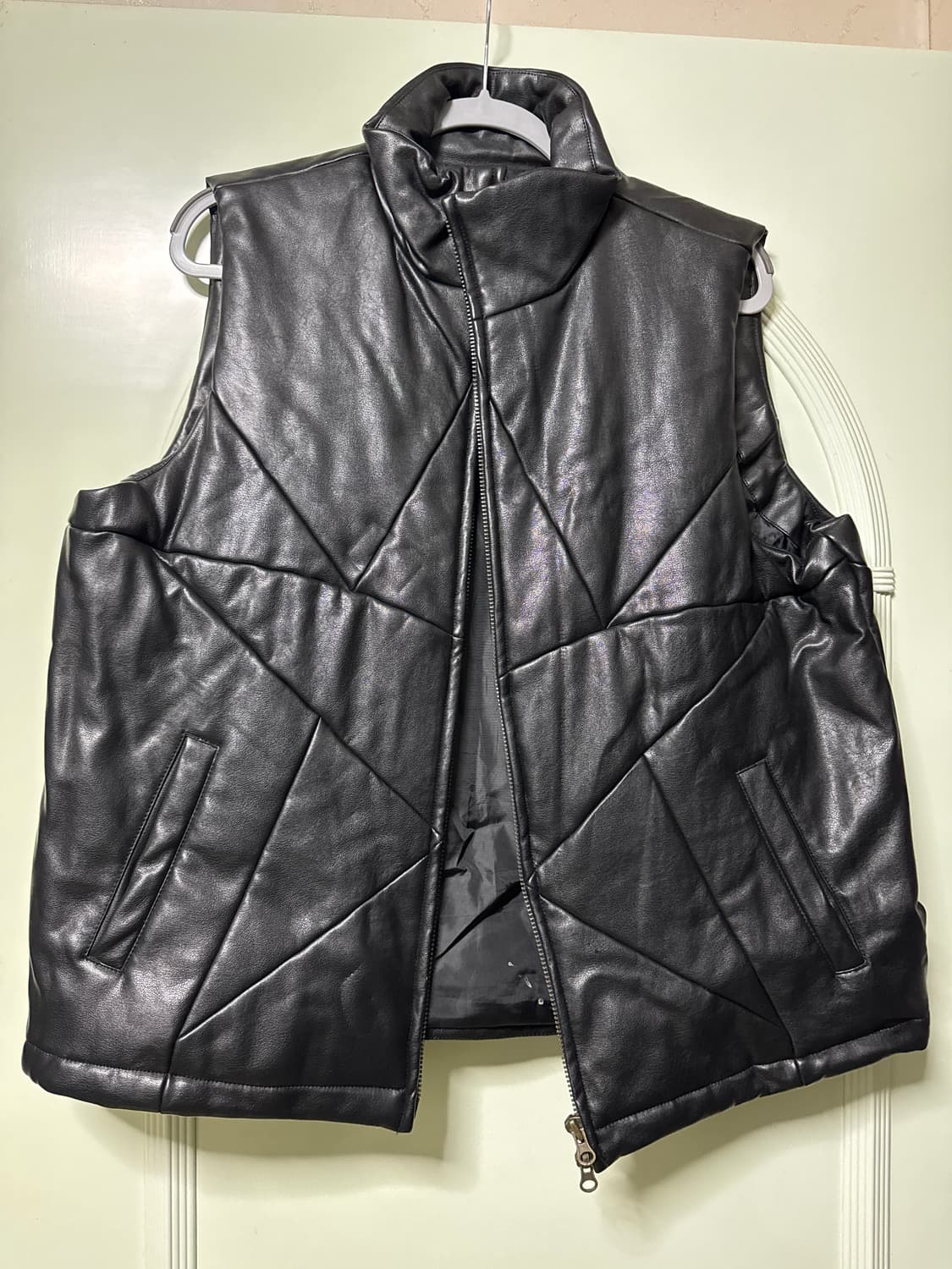 아조바이아조 스타 비건 레저 푸퍼 베스트 상품이미지1