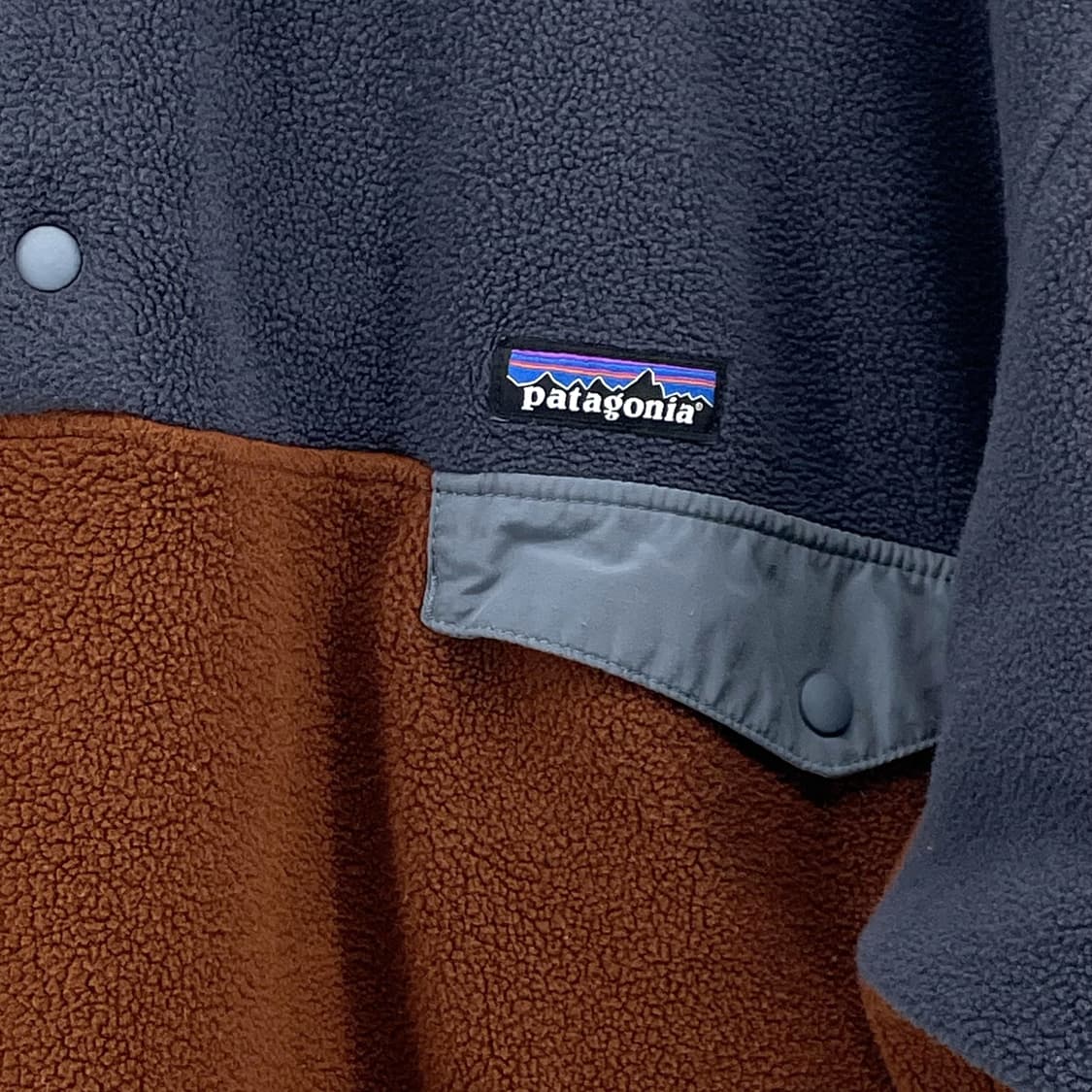 21FW 파타고니아 신칠라 스냅-T 다크그레이/브라운 상품이미지3
