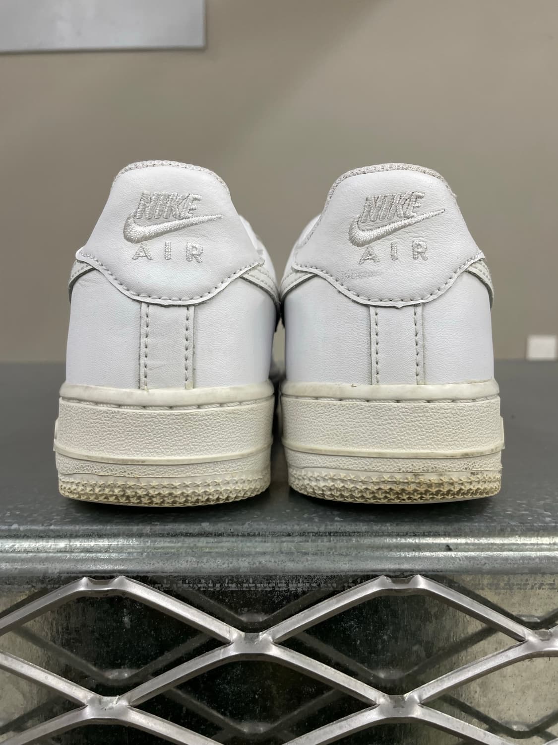 나이키 에어포스1 트리플 화이트 225 상품이미지3