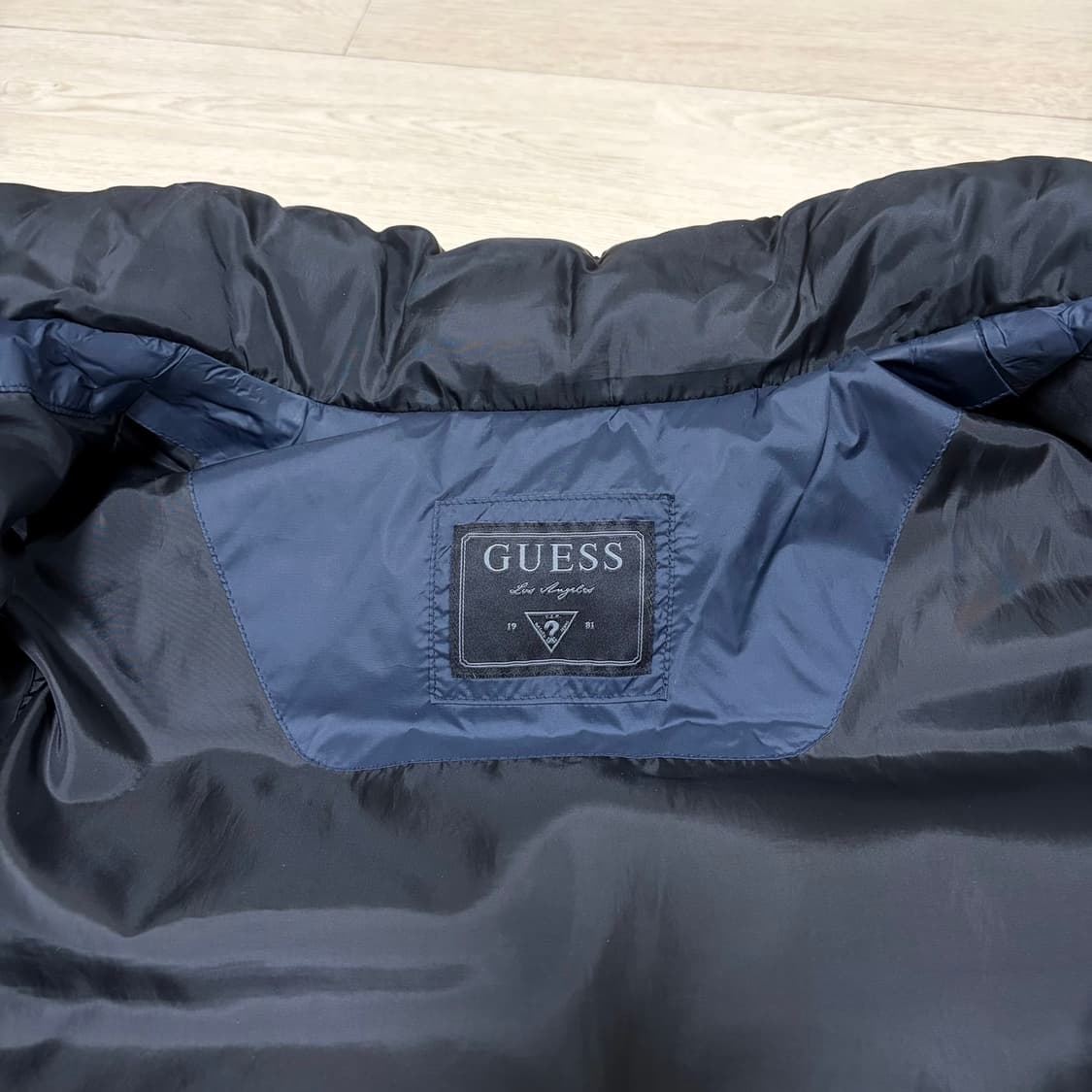 GUESS 게스 네이비 덕다운 숏패딩 S 상품이미지2