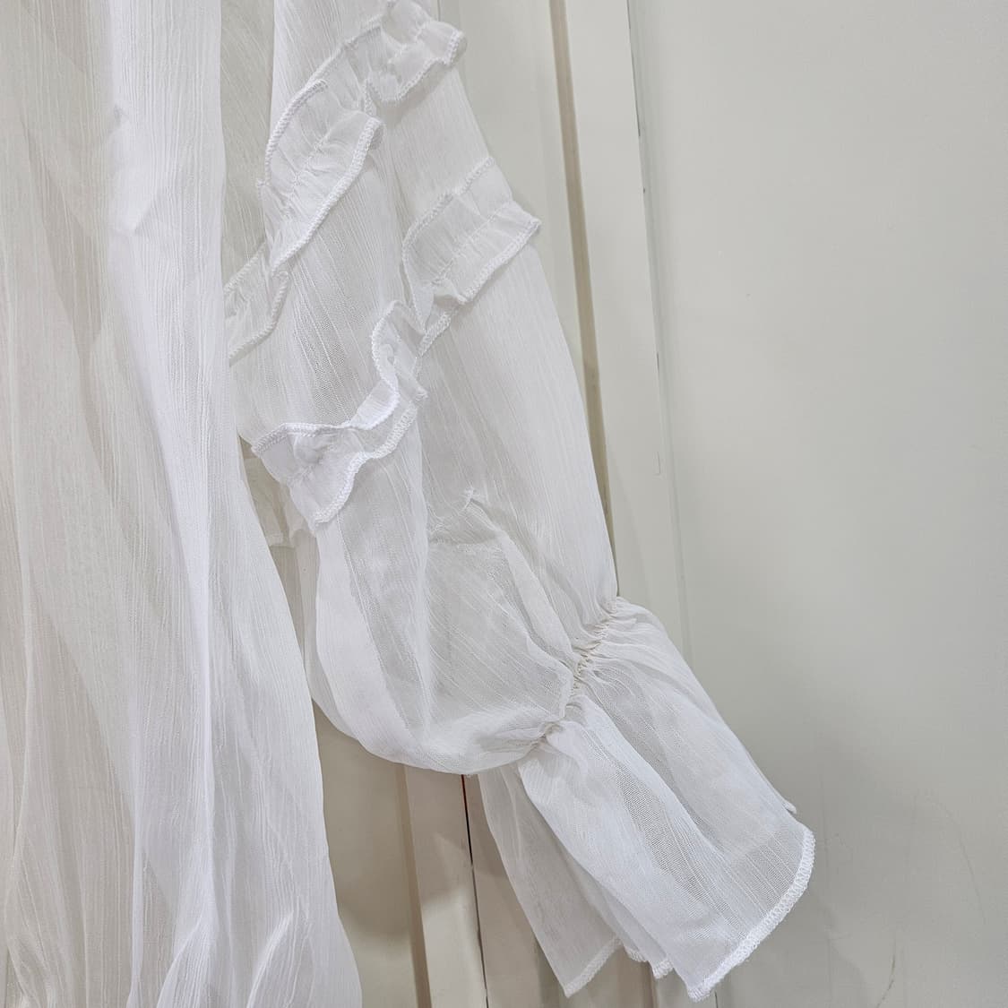 쉬폰 오프숄더 프릴 블라우스 상품이미지7