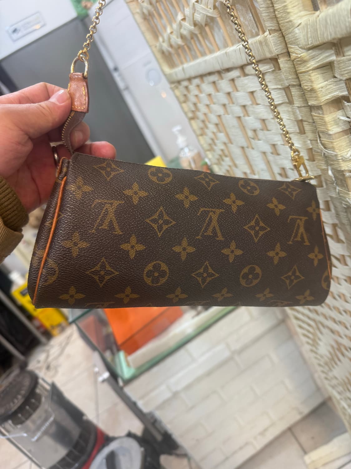 정품 루이비통 에바 클러치 팝니다 상품이미지4