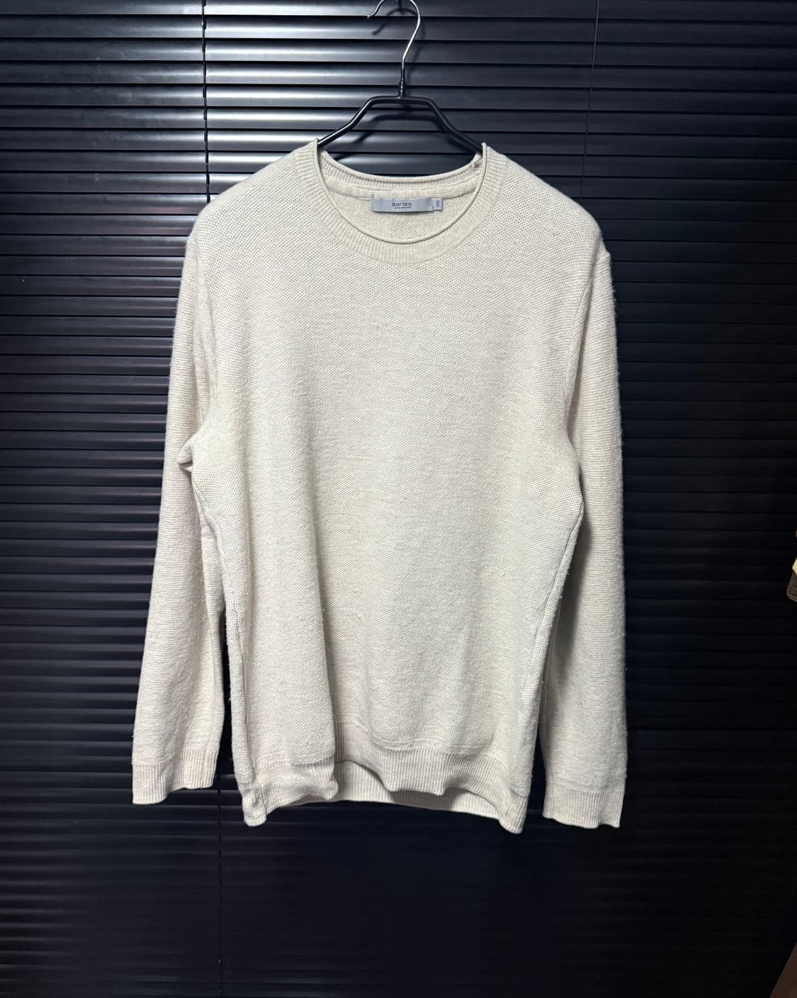 SERIES 시리즈 울 베이지 아이보리 컷팅 말린 넥 라인 니트 스웨터 상품이미지4