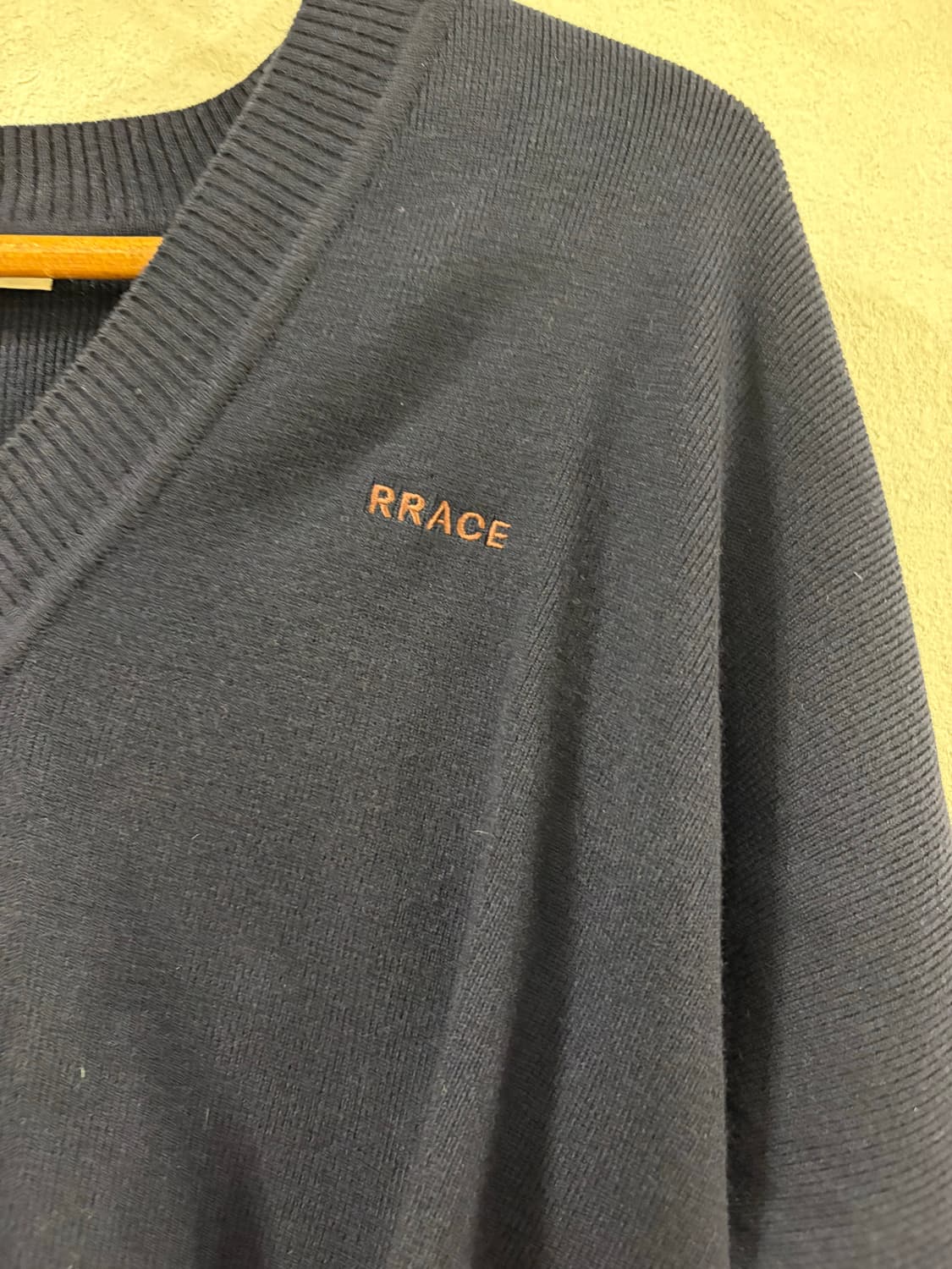 RRACE 브이넥 니트 네이비 상품이미지4