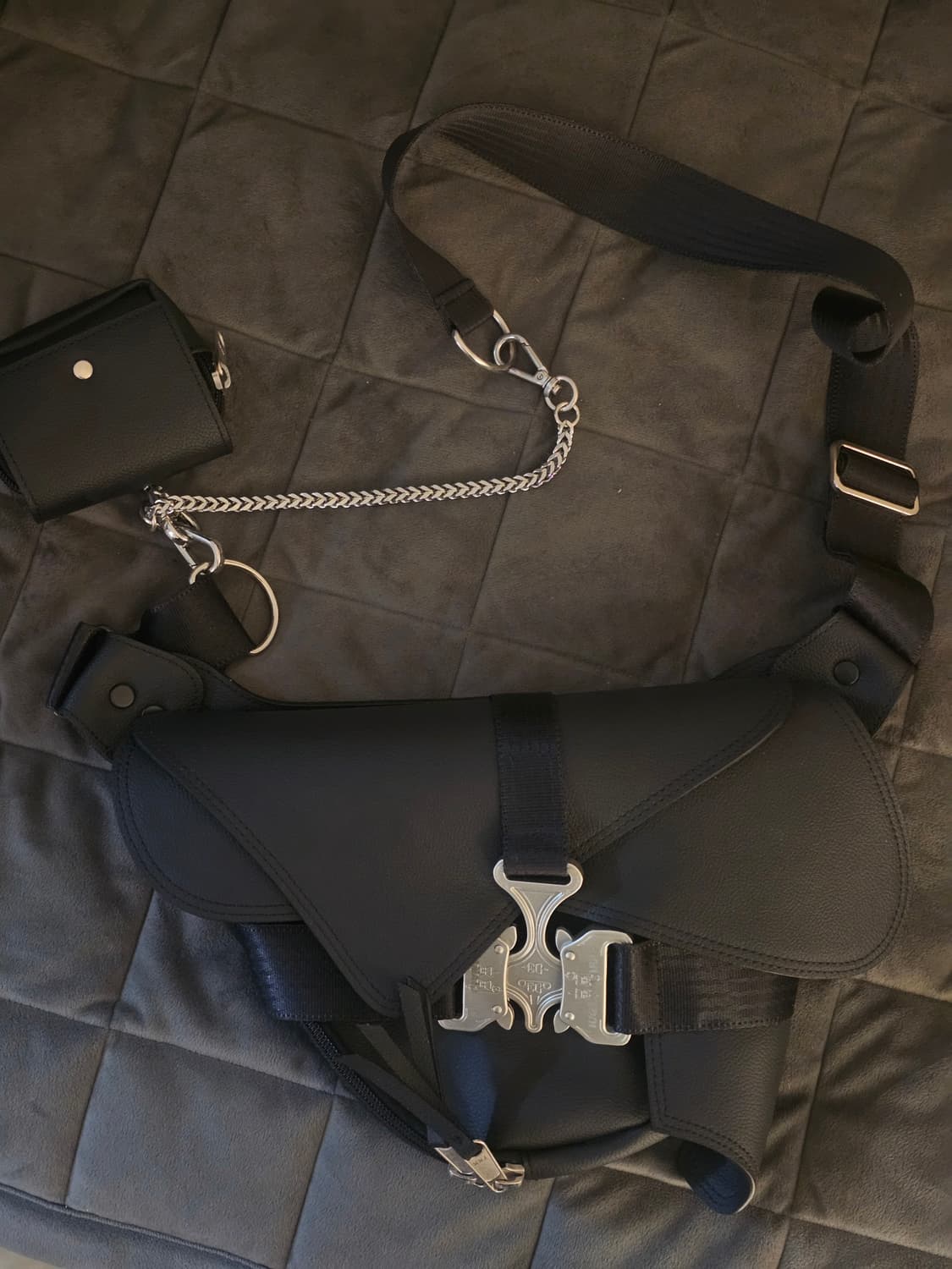 1회 착용) 이우가마카라스 Triple Covered Buckle Bag 상품이미지1