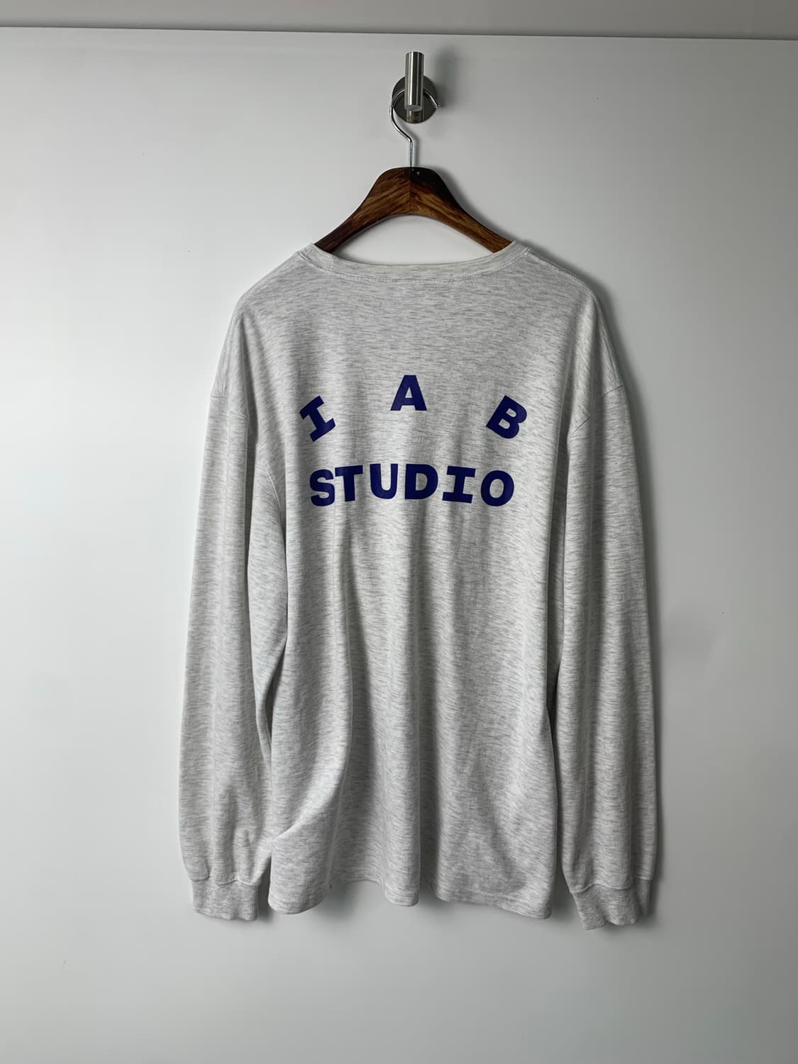 아이앱 스튜디오 라이트그레이 롱슬리브 긴팔티 상품이미지4