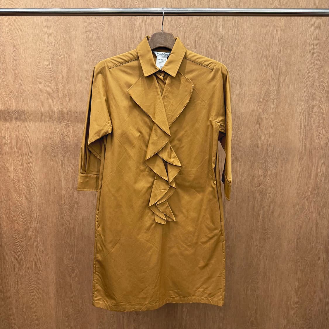 막스마라 7부 셔츠 미디 원피스 클래식 프론트 러플 디테일 골드 머스타드 상품이미지2