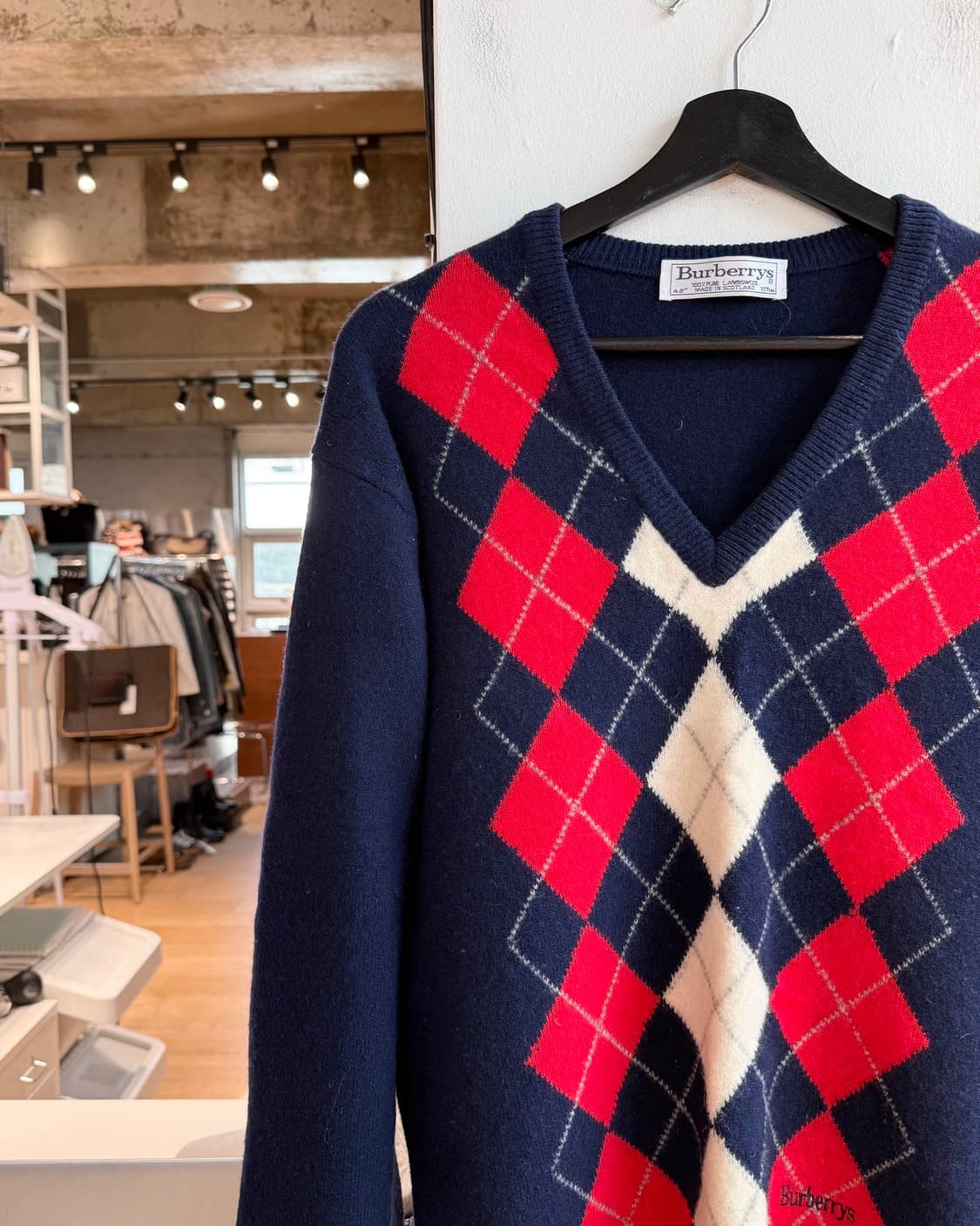 버버리 네이비 아가일패턴 브이넥 니트  상품이미지4