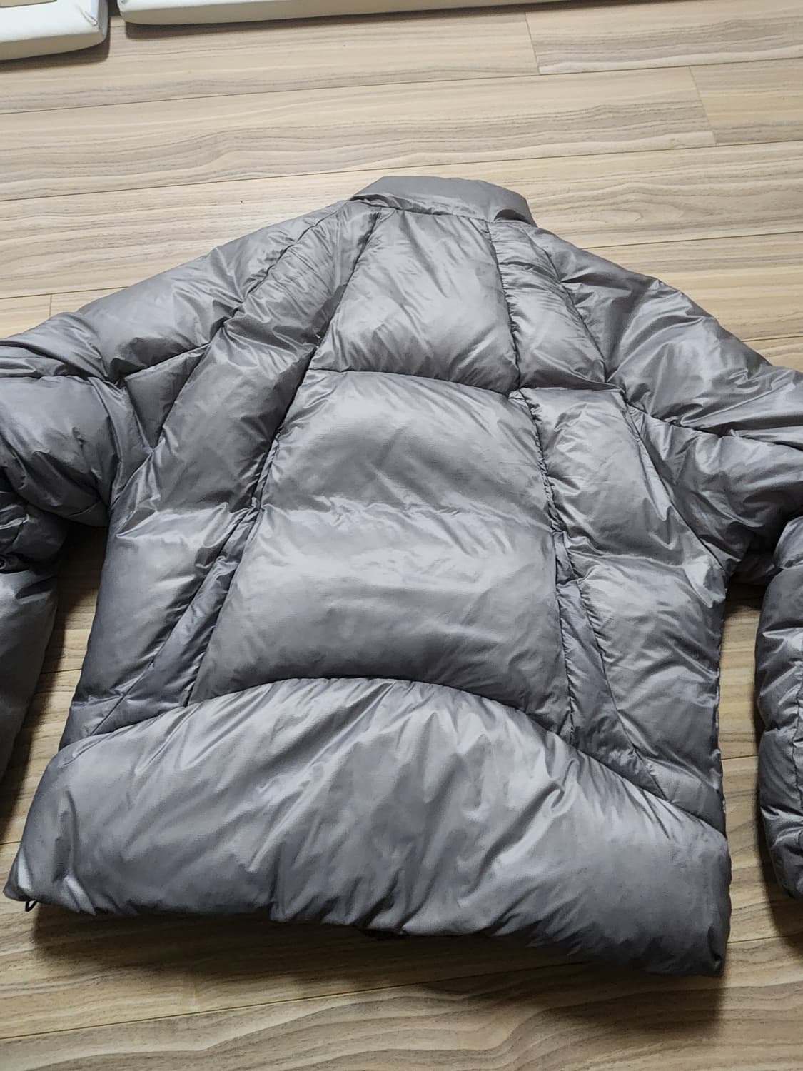 에잇세컨즈립스탑덕다운패딩점퍼L실버 상품이미지9