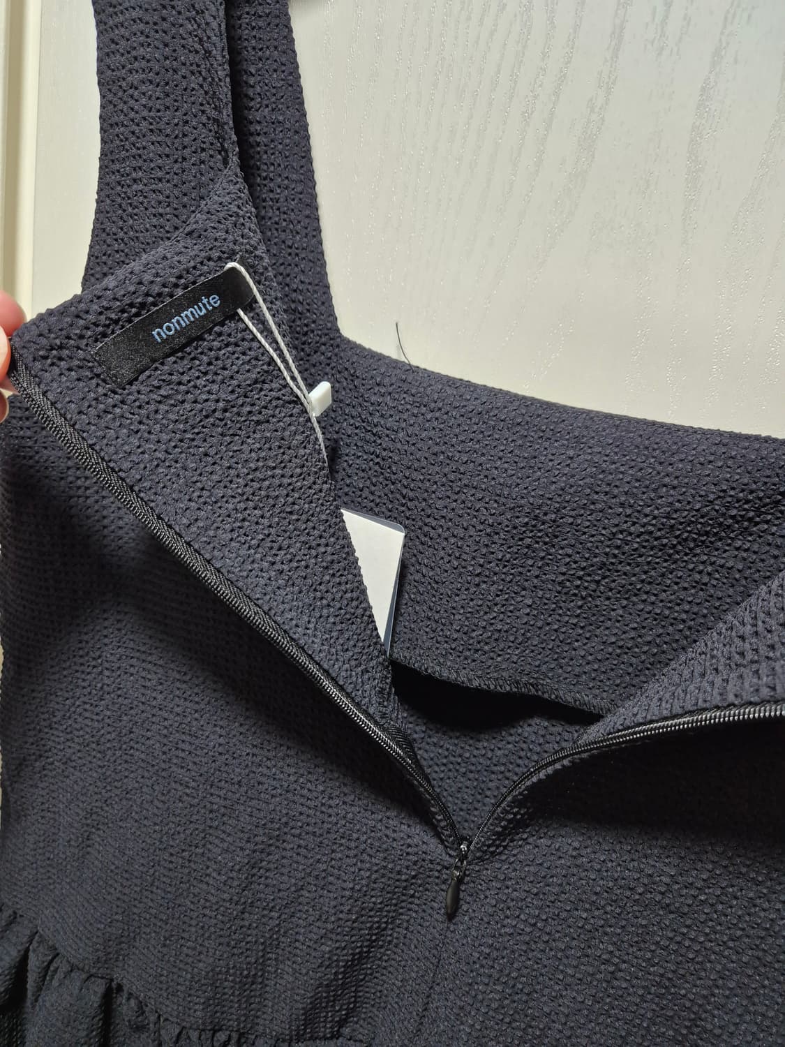 (세일)(새상품)nonmute 다크네이비 민소매 시어서커탑블라우스 상품이미지7