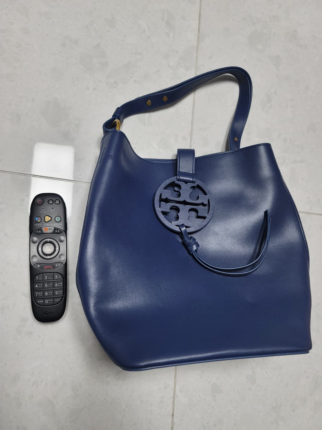 토리버치 버킷백 복조리 거의새것

미사용 보관 상품이미지2