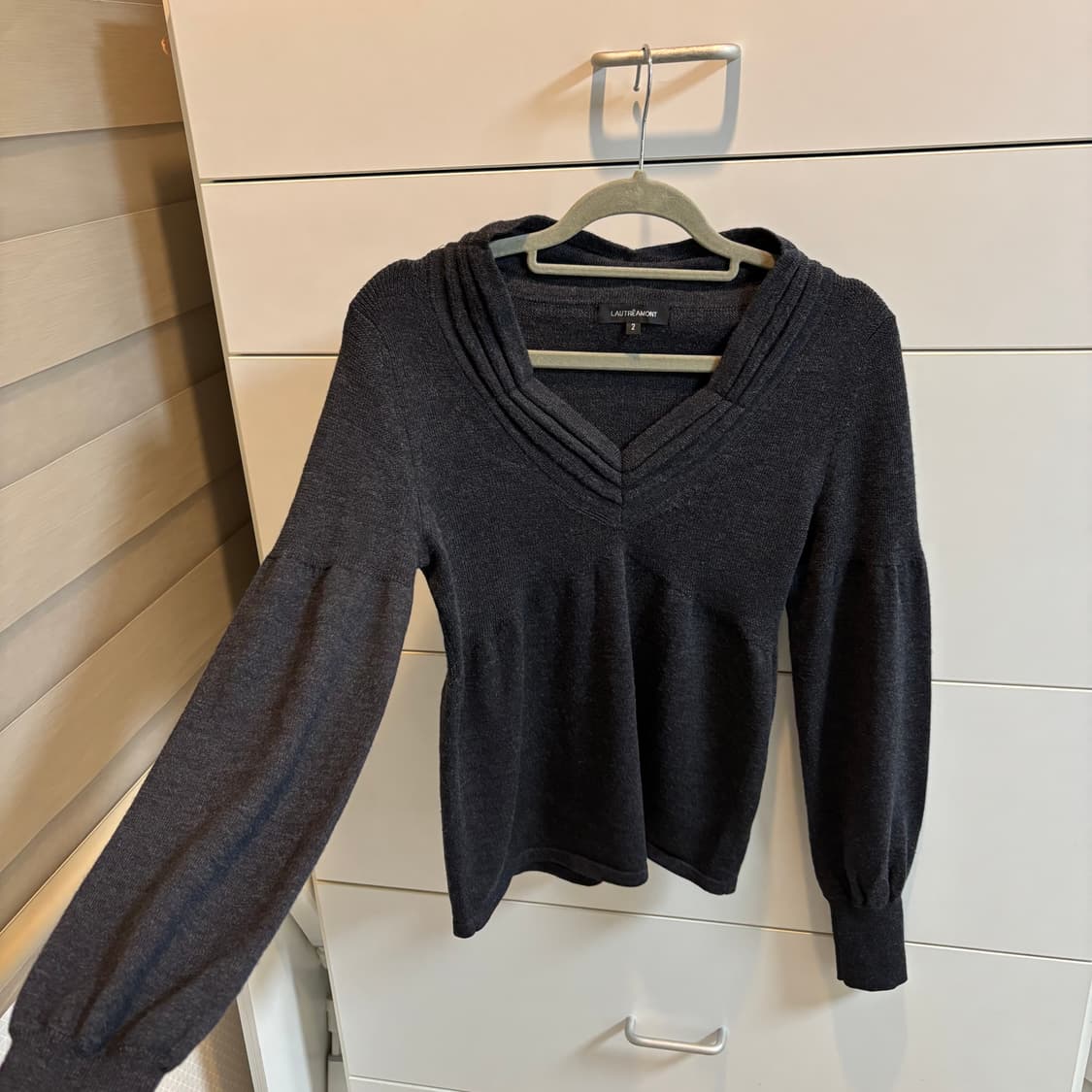 LAUTREAMONT 양모 100% 그레이 브이넥니트 상품이미지2