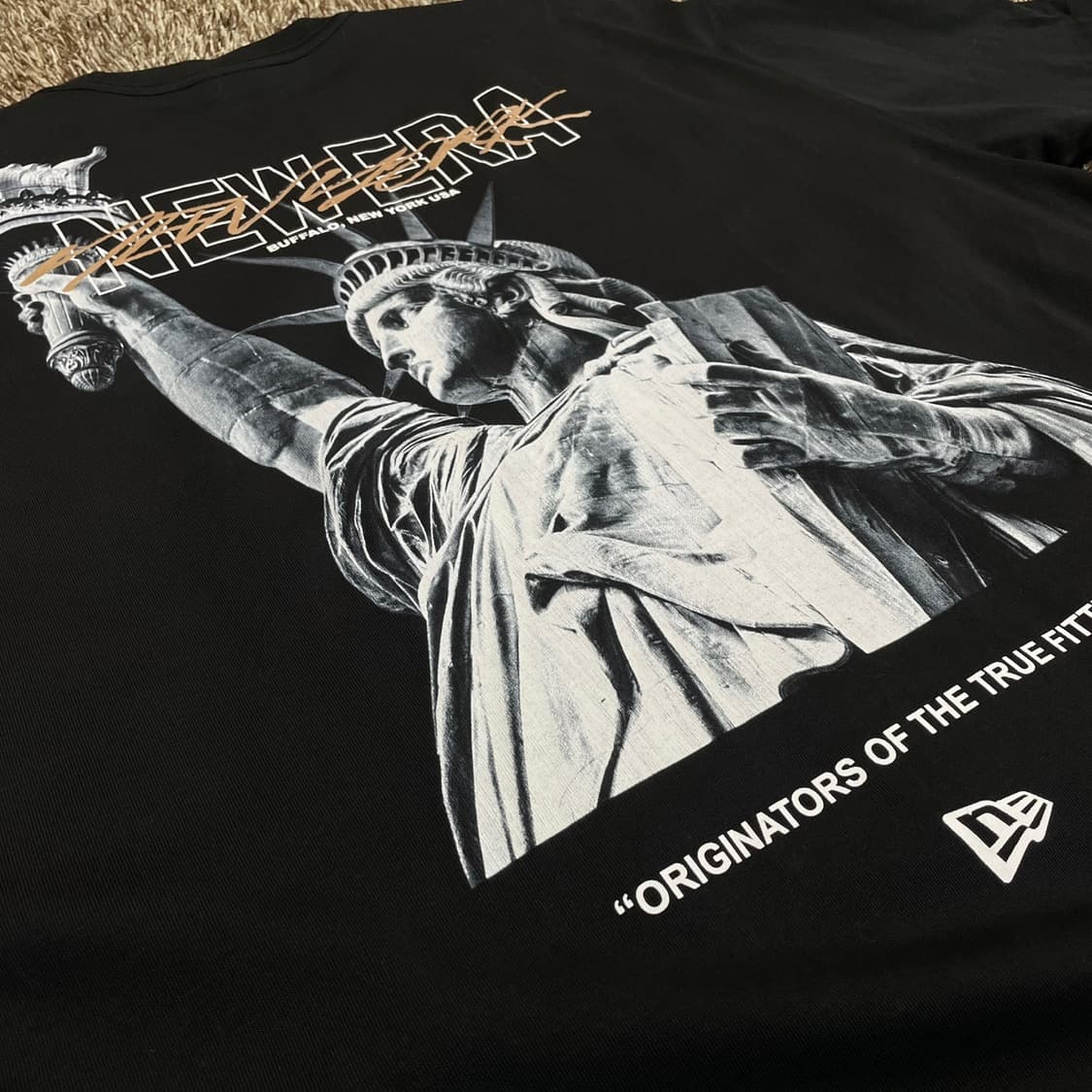 뉴에라 New Era 블랙 뉴욕 백프린팅 반팔 티셔츠 L 상품이미지2