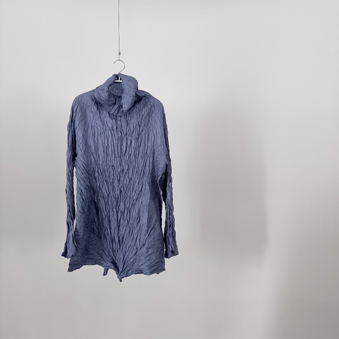 Wrinkle High Neck Blouse 상품이미지3