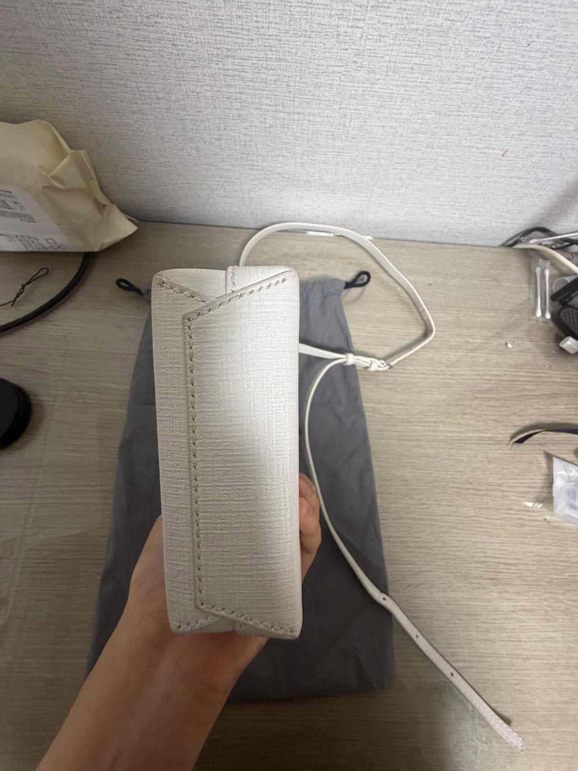 발렌시아가 가방 폰홀더백  화이트 정품 상품이미지6