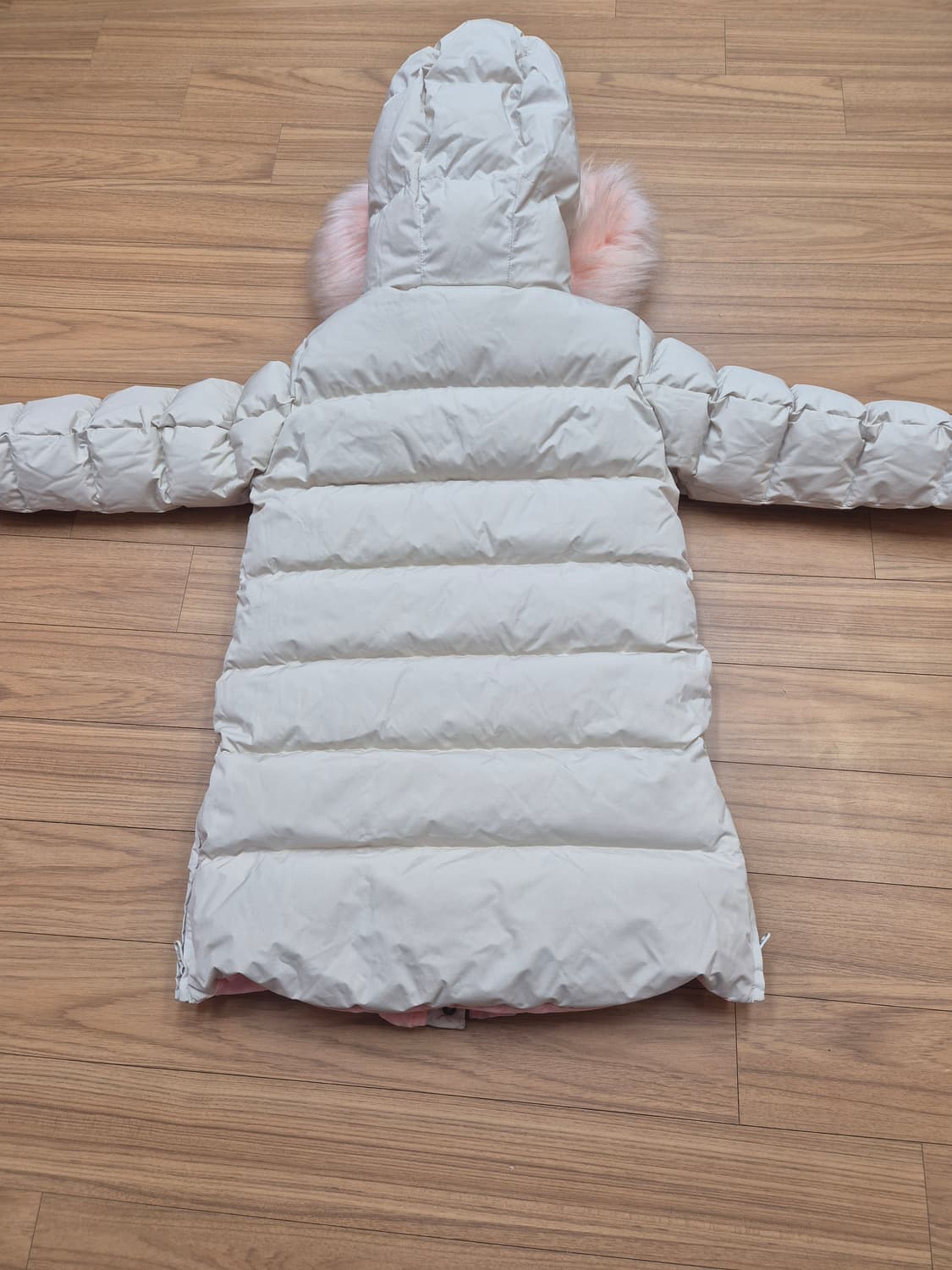 뉴발란스 여아 롱패딩 130사이즈입니다. 솜털 80%, 깃털 20% 충전 상품이미지2