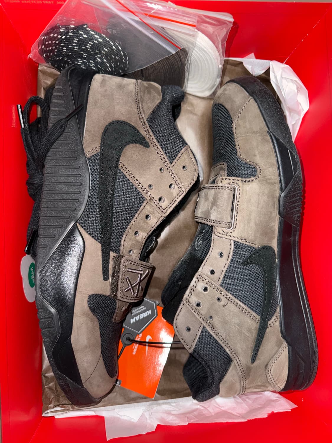 조던 x 트래비스 스캇 점프맨 잭 TR 블랙 앤 다크 모카 285 상품이미지3