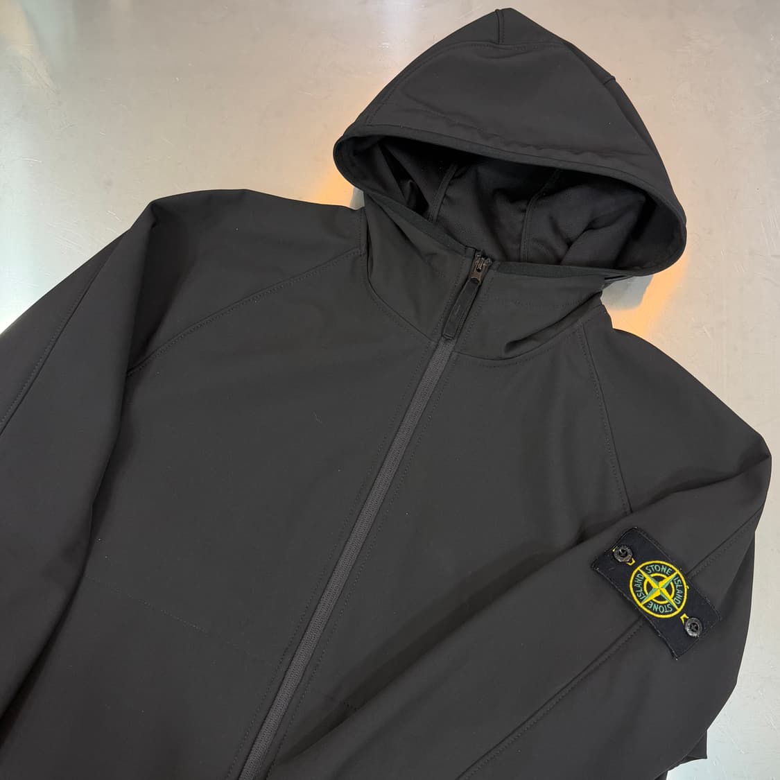 [리오브전포점] 23ss 스톤아일랜드 라이트 소프트쉘 후드집업 상품이미지3