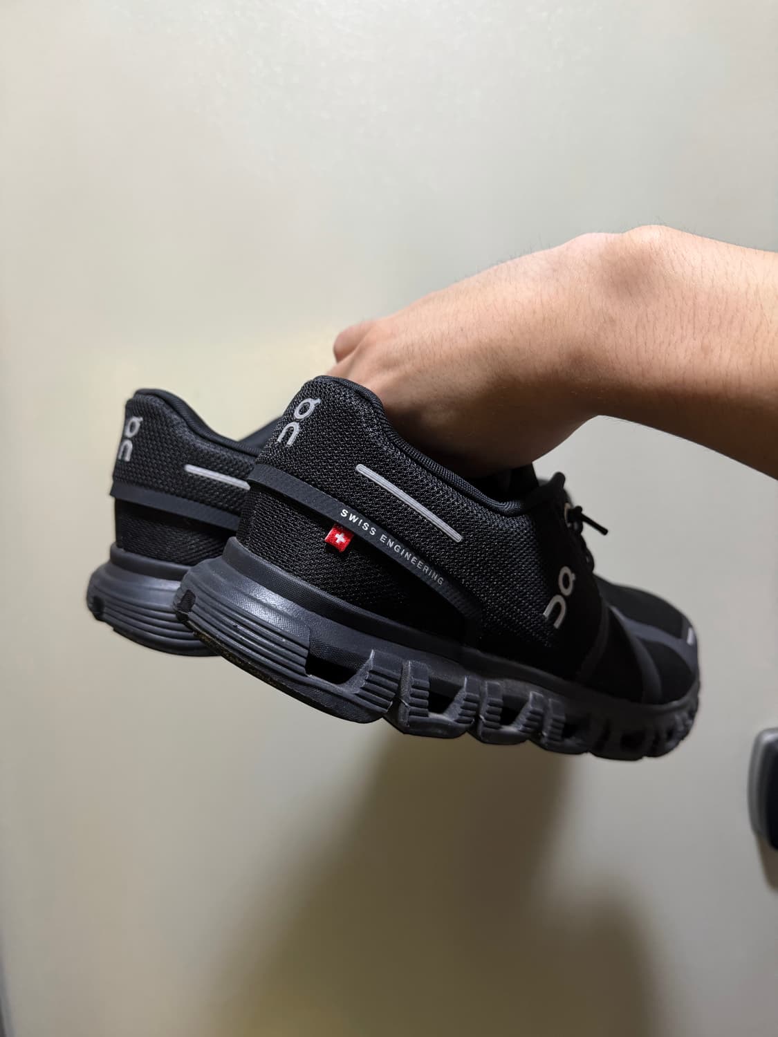 온 러닝 클라우드6 블랙 (265, 1회착) 상품이미지3