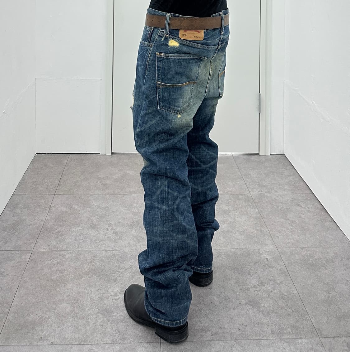 Abercrombie & Fitch Distressed Denim Jea 상품이미지4