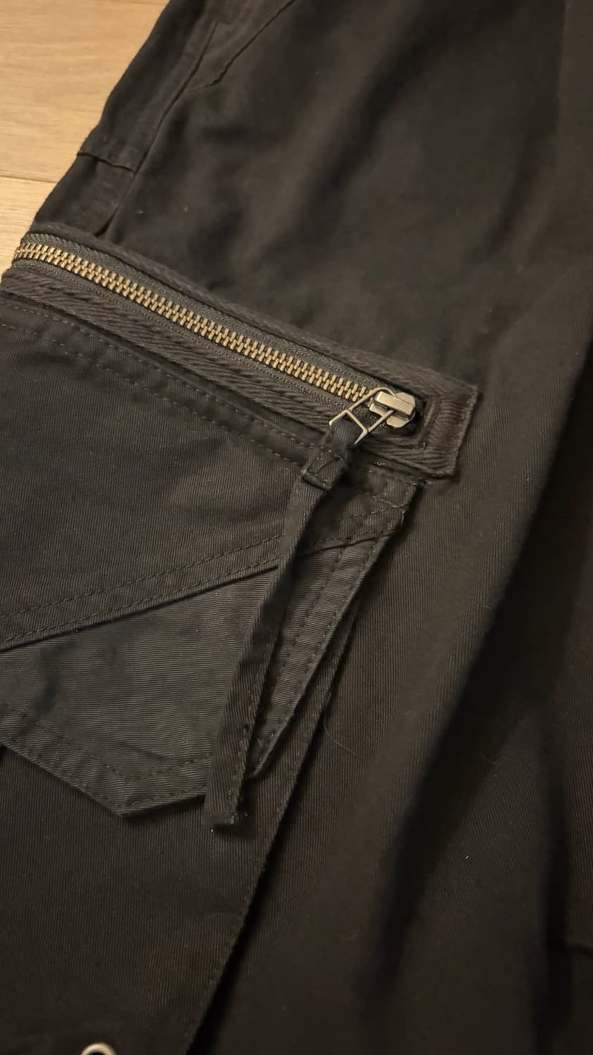 LAYERED CARGO BERMUDA SHORTS 2.0 (BLACK) 상품이미지4