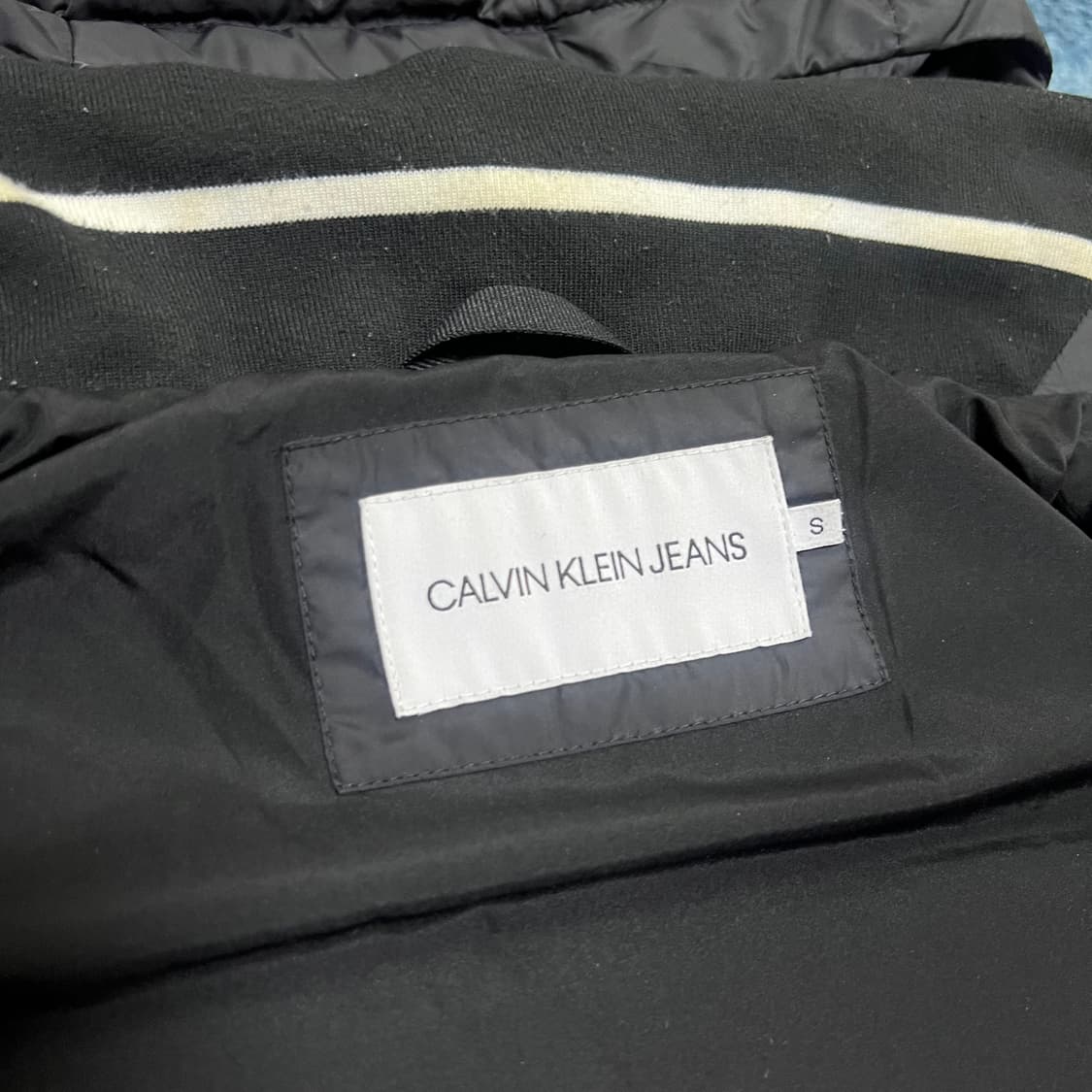 켈빈클라인 블랙 푸퍼 숏패딩 여성(F) 남성(S) 상품이미지5