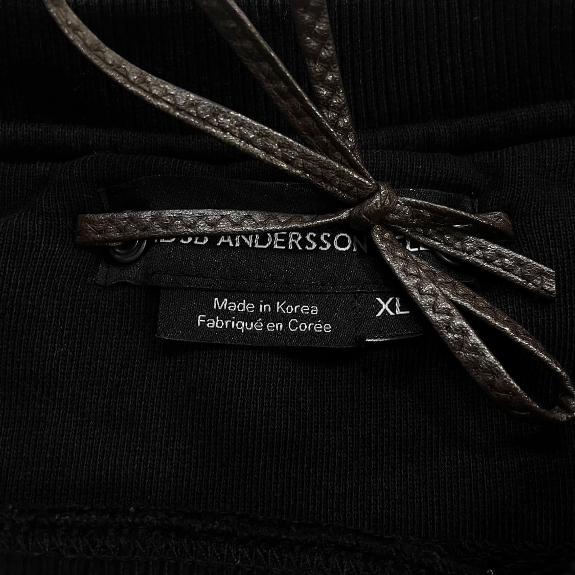 앤더슨벨 유니섹스 핫 스프링스 크루넥 맨투맨 블랙 상품이미지3