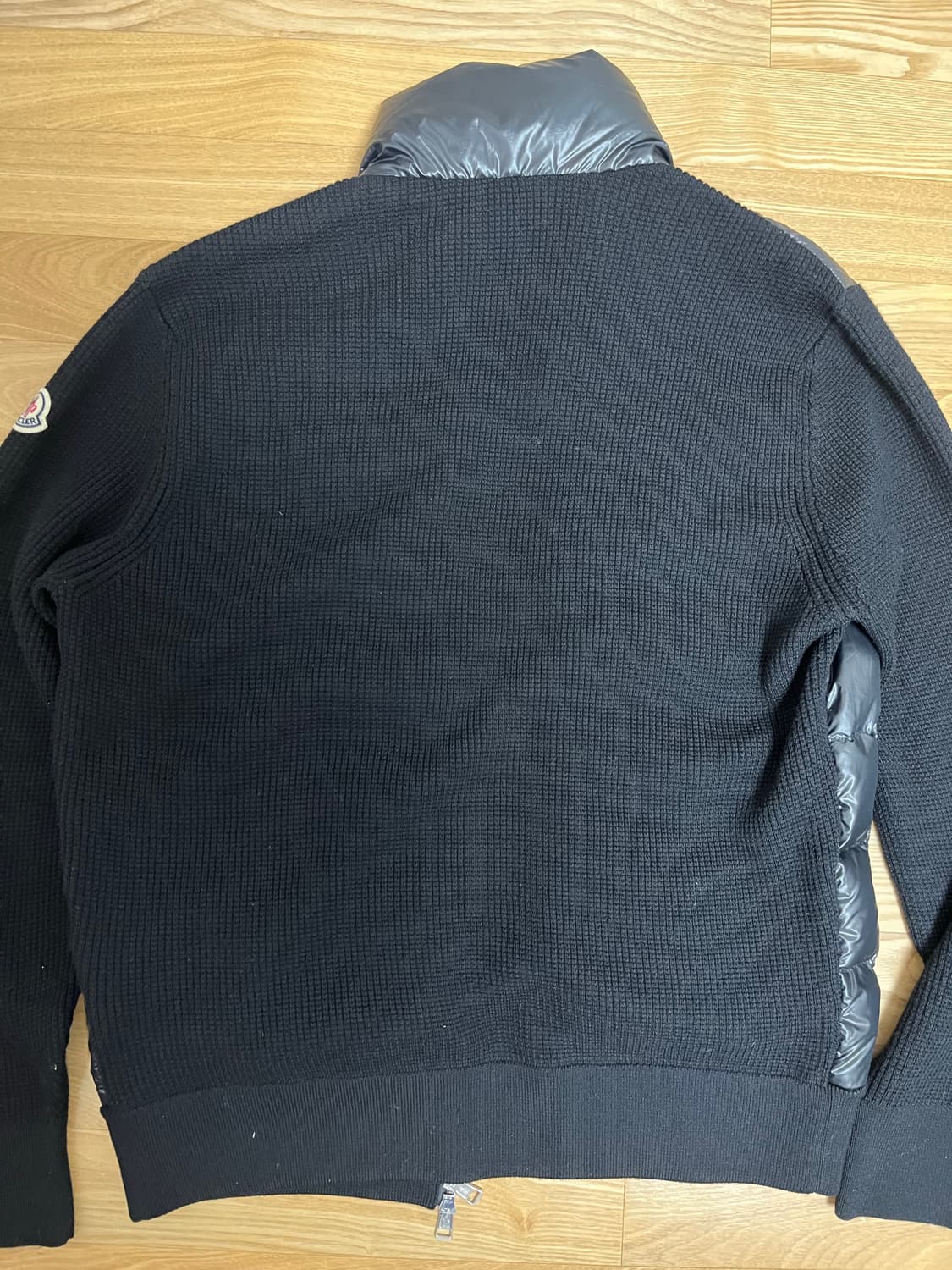 몽클레어 유광 니트패딩 신상 L사이즈 급처분 상품이미지3