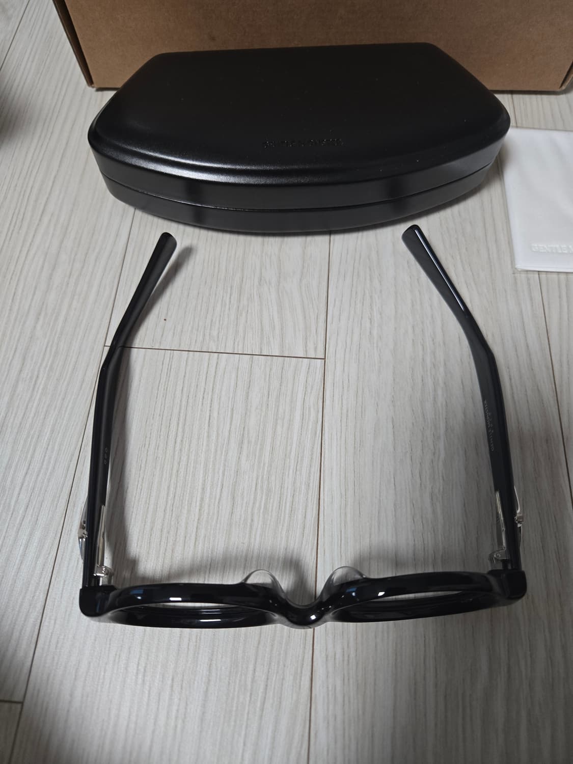 젠틀몬스터 오드 01 안경  상품이미지7