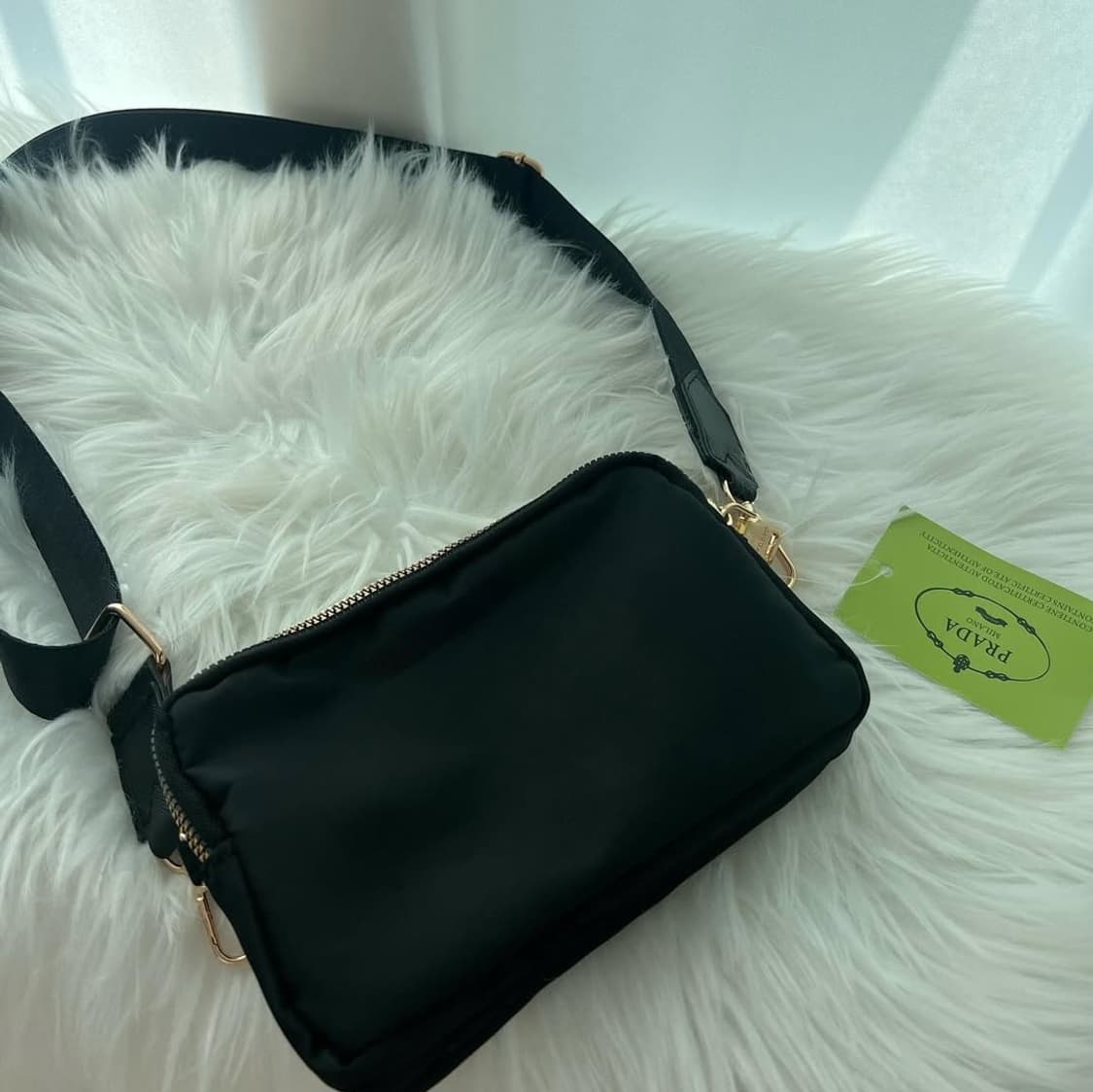 프라다 노벨티 3단 지퍼 파우치 미니 크로스백 상품이미지4