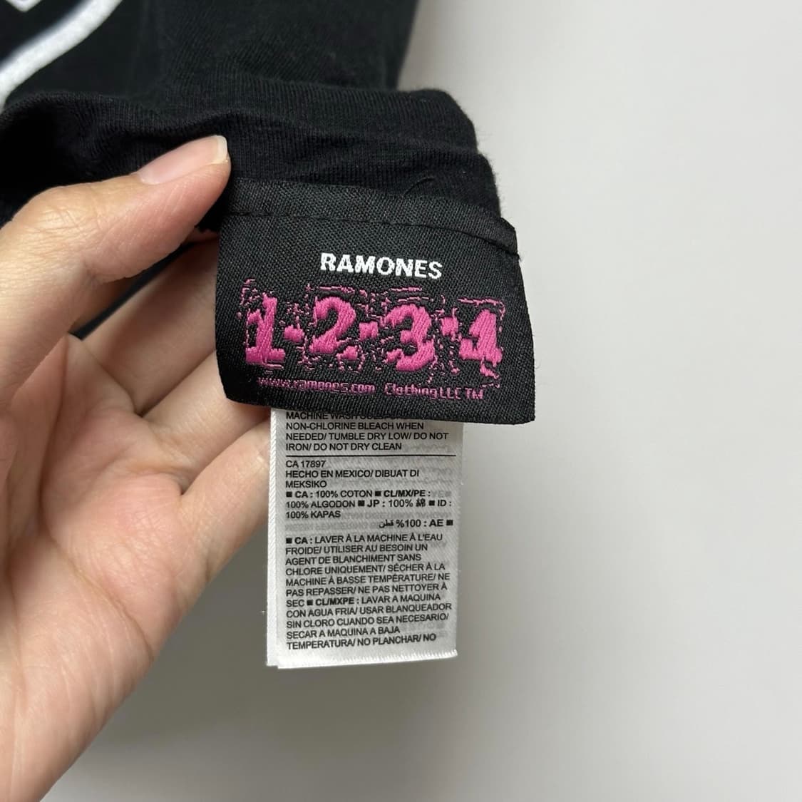 Ramones 1234 band tee 상품이미지5