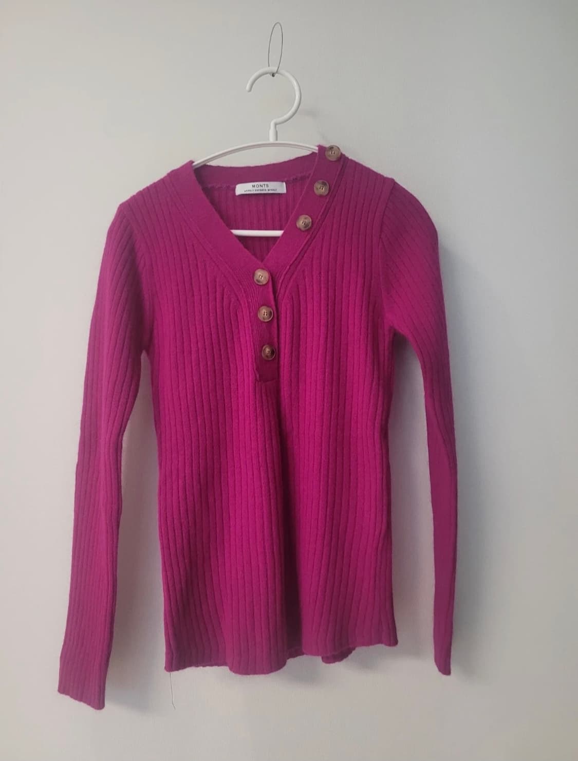 새상품 몬츠(MONTS) 브이넥 골지 니트  핫핑크 단추 포인트 상품이미지7